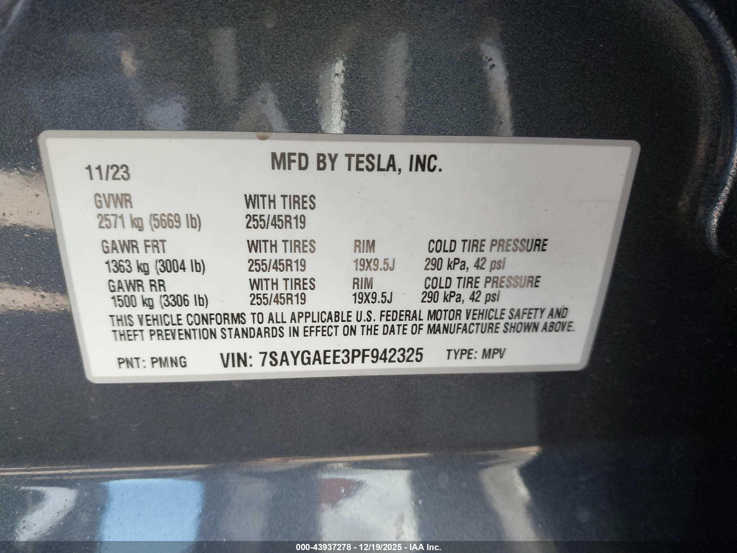 TESLA MODEL image 9