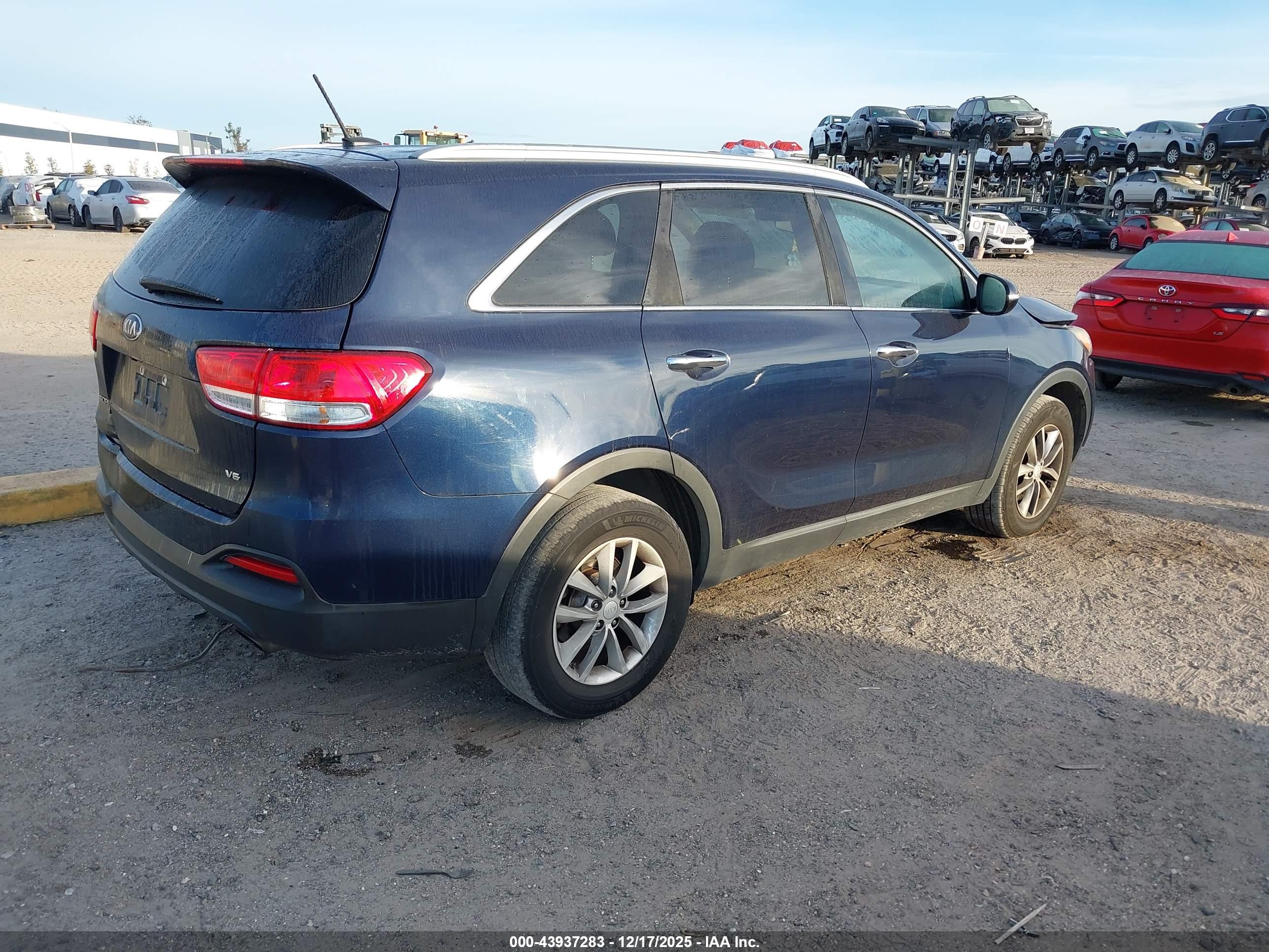 KIA SORENTO image 4