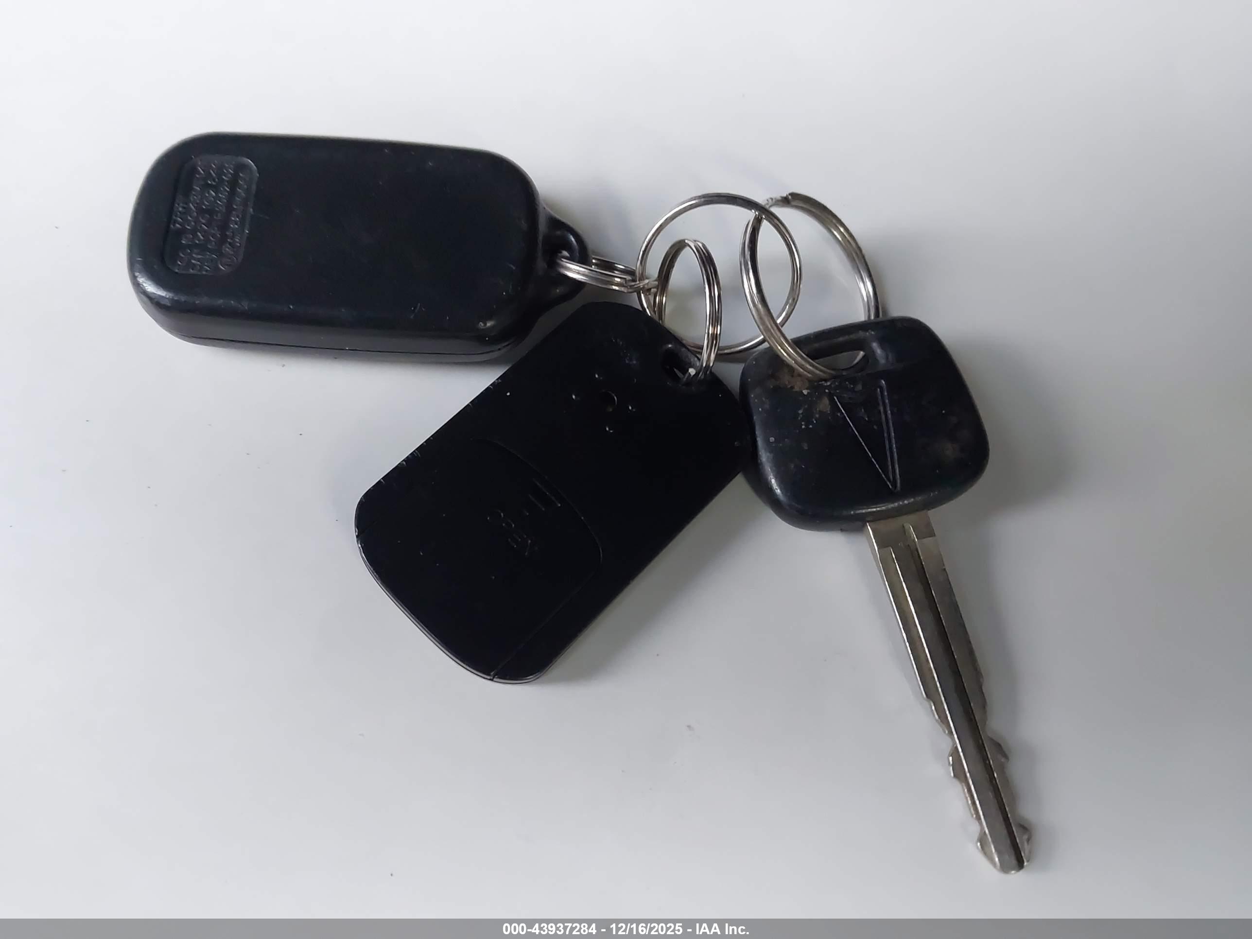 PONTIAC VIBE image 11