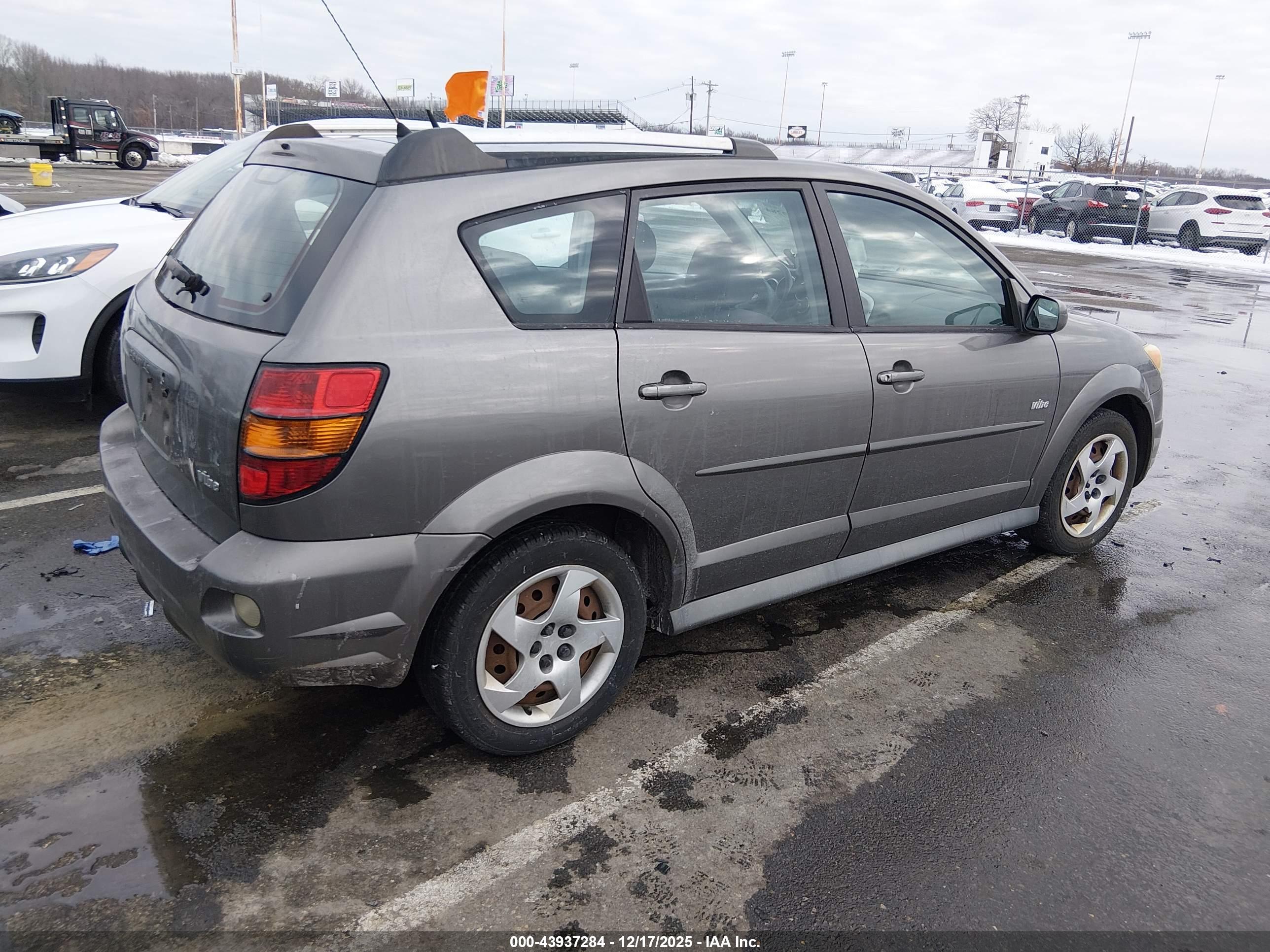 PONTIAC VIBE image 4