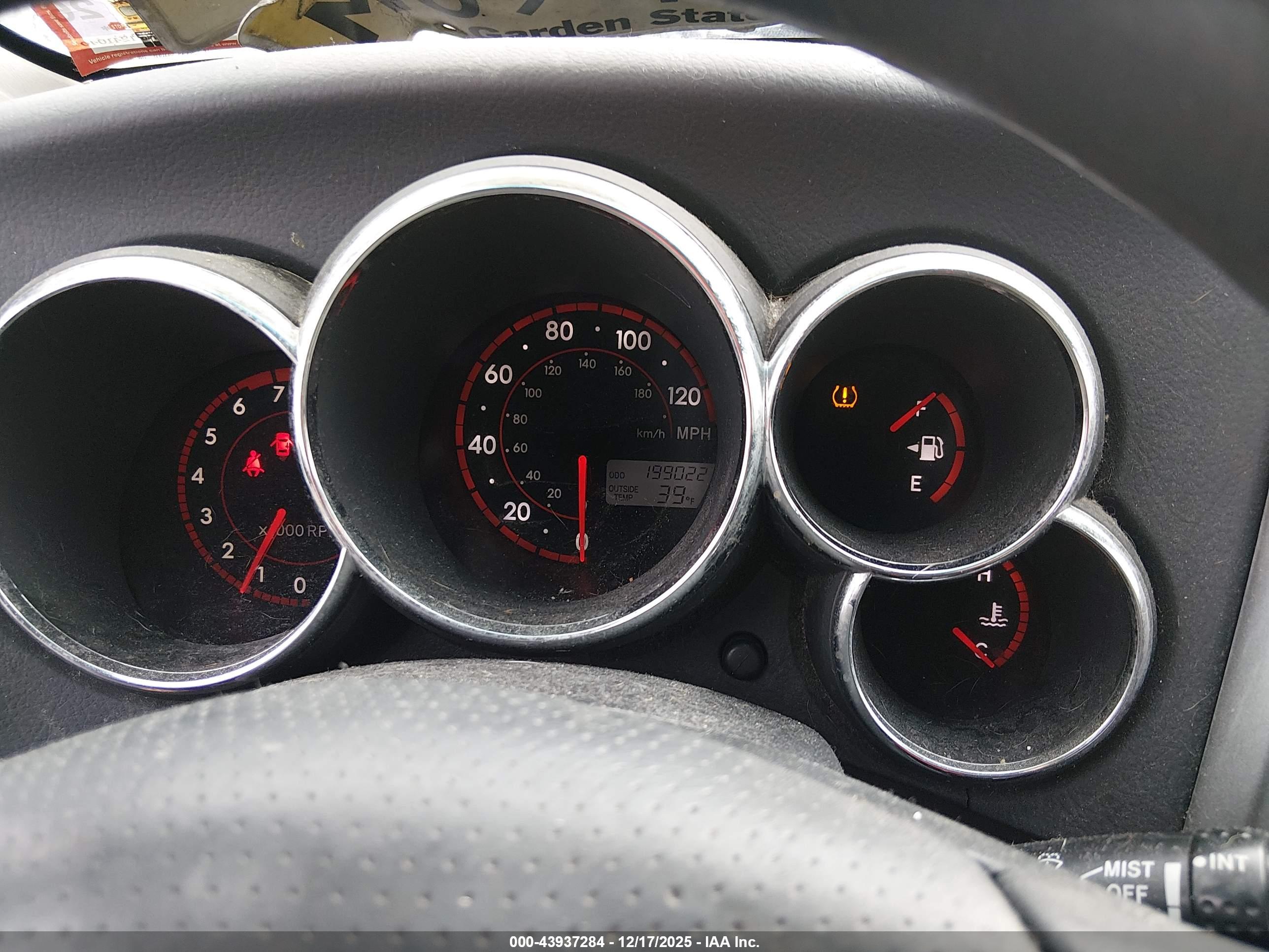 PONTIAC VIBE image 7