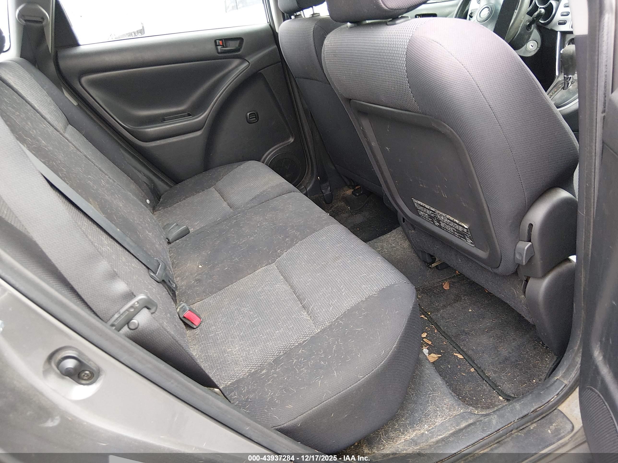 PONTIAC VIBE image 8