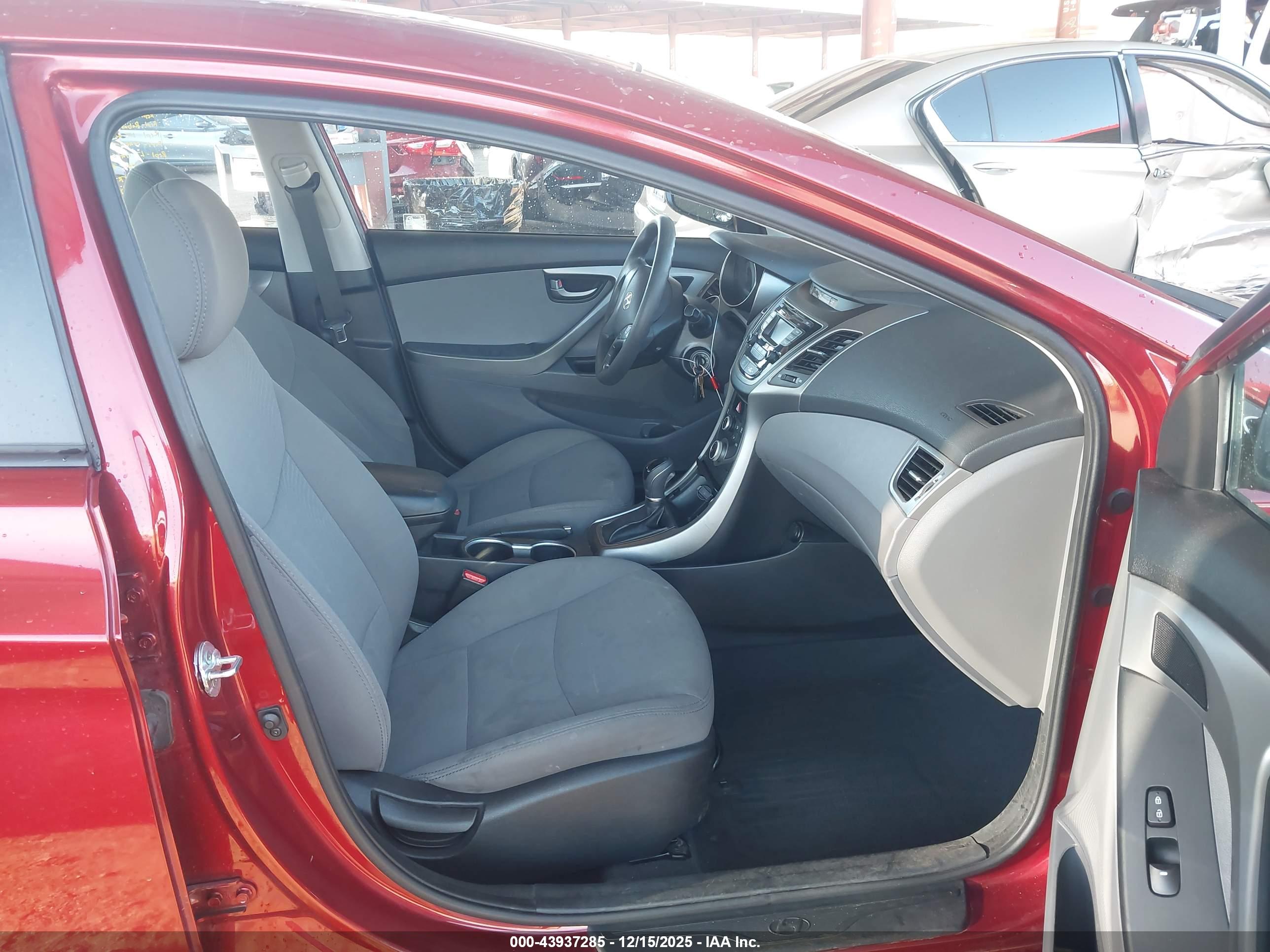 HYUNDAI ELANTRA image 5