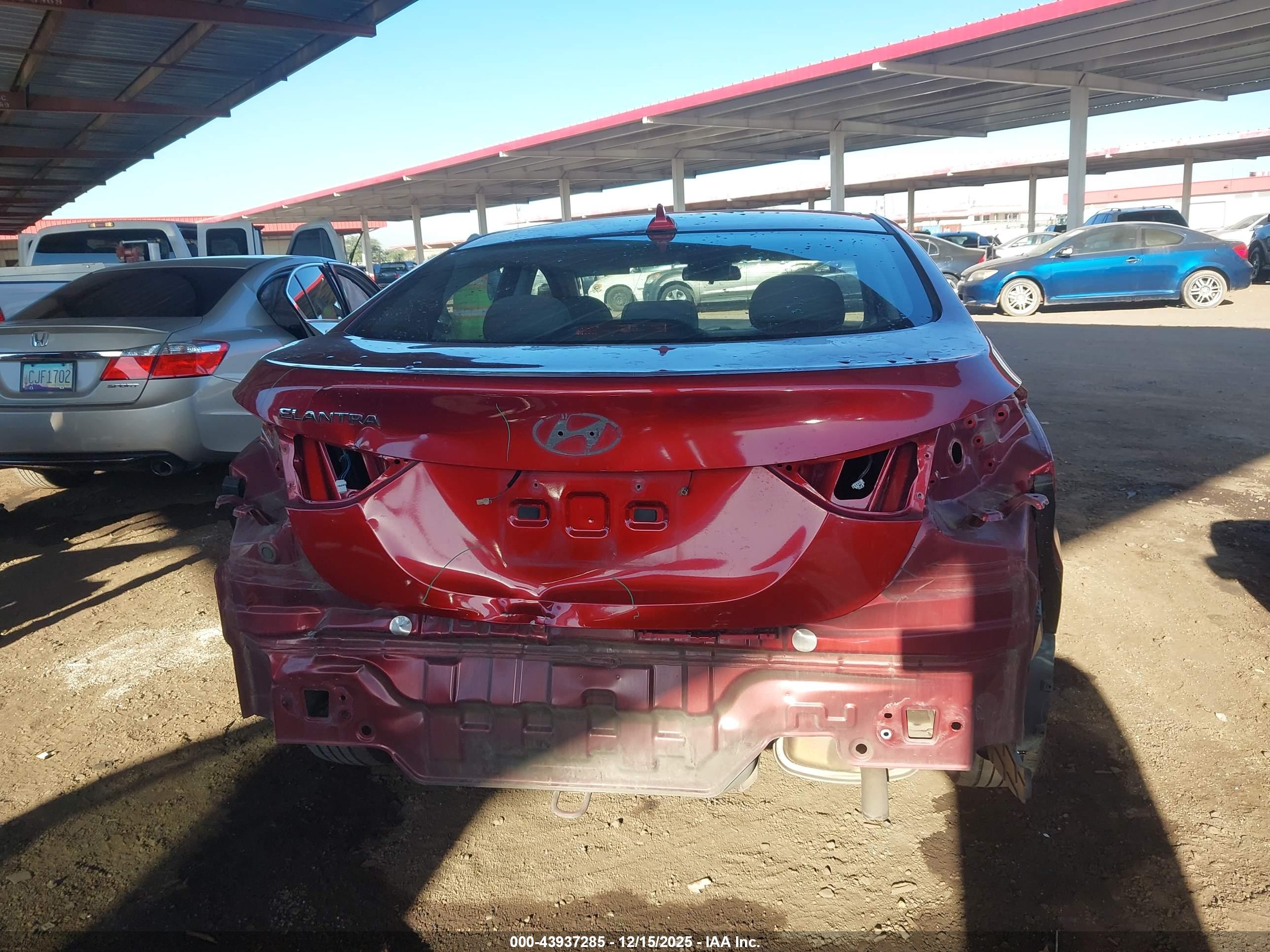 HYUNDAI ELANTRA image 6