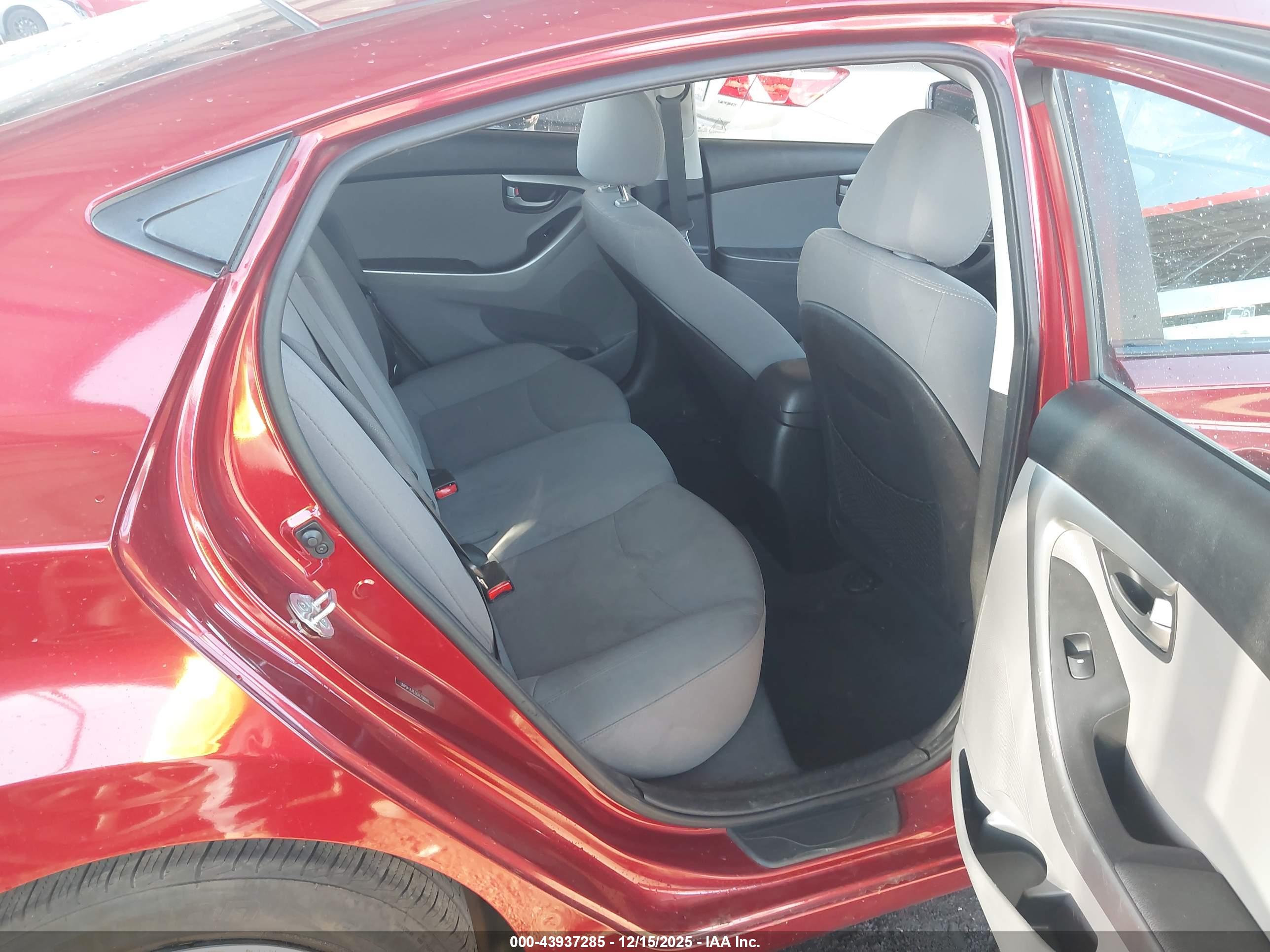 HYUNDAI ELANTRA image 8