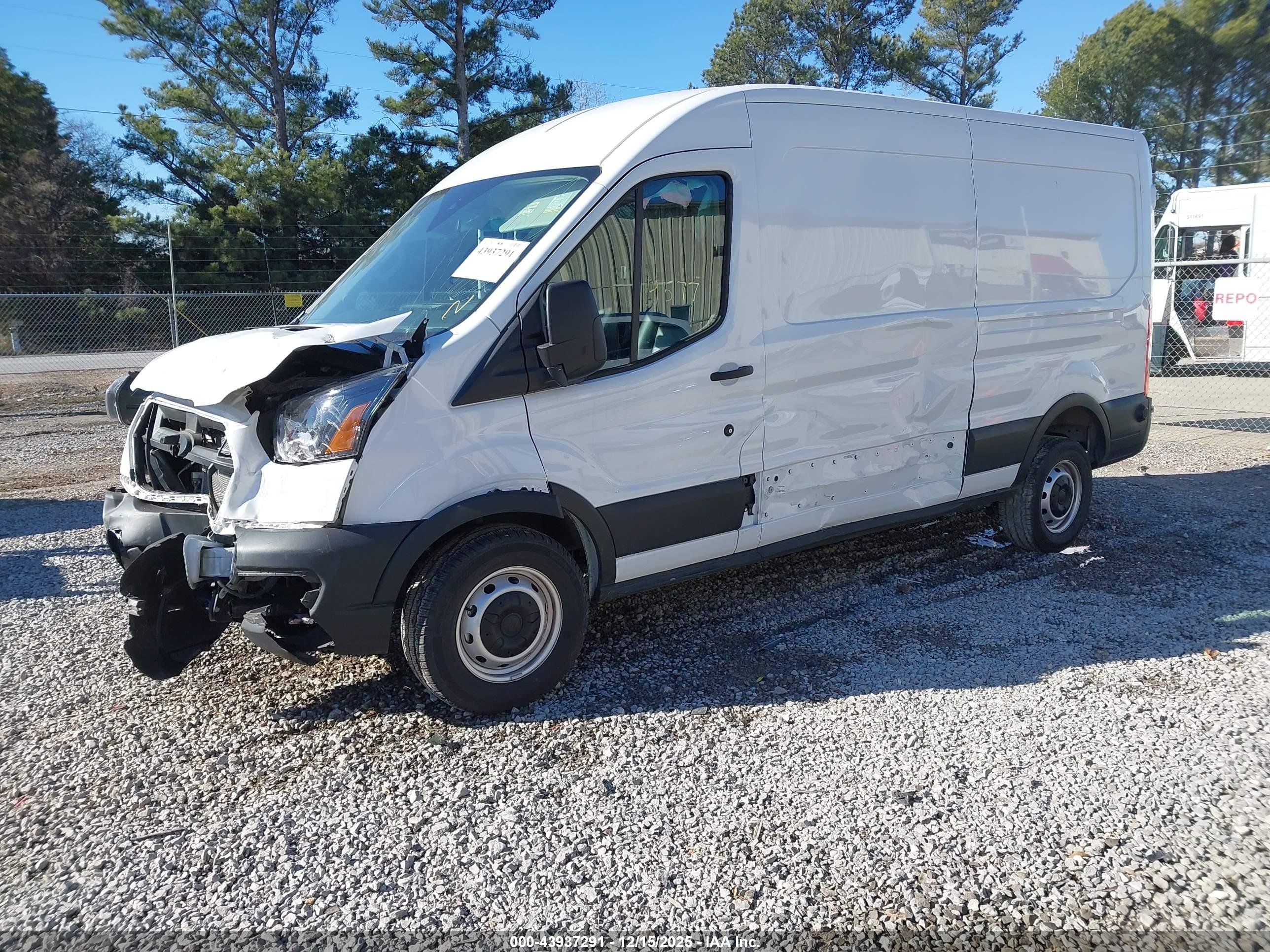 FORD TRANSIT-250 image 2