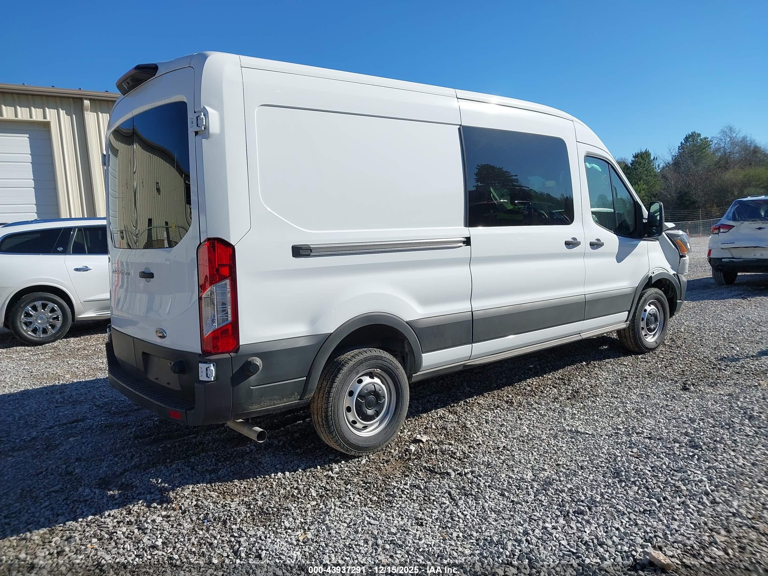 FORD TRANSIT-250 image 4
