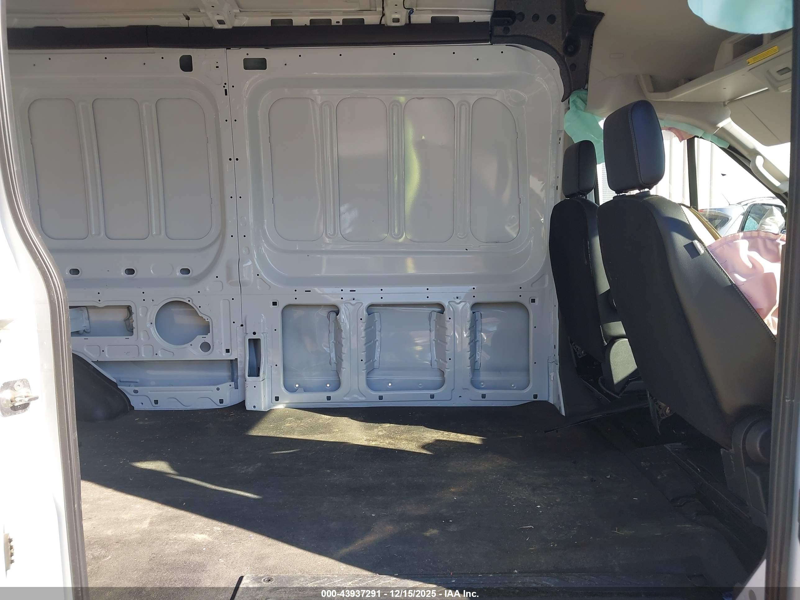 FORD TRANSIT-250 image 8