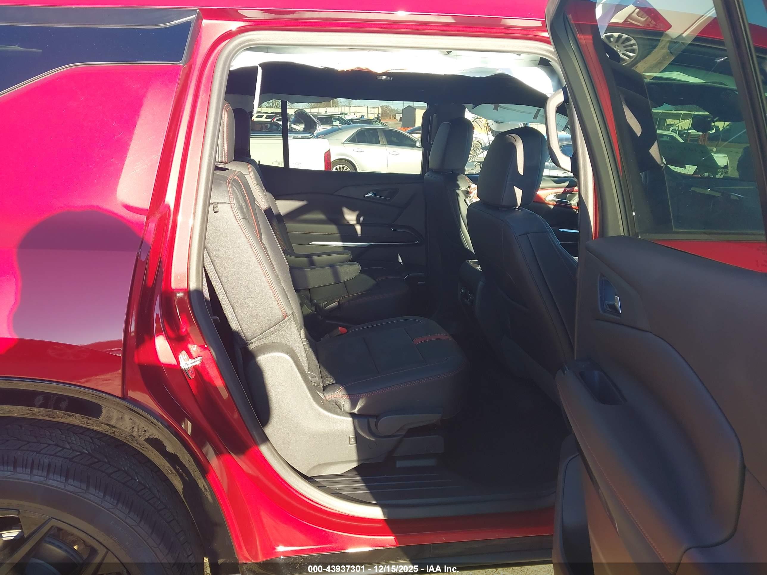 CHEVROLET TRAVERSE image 8