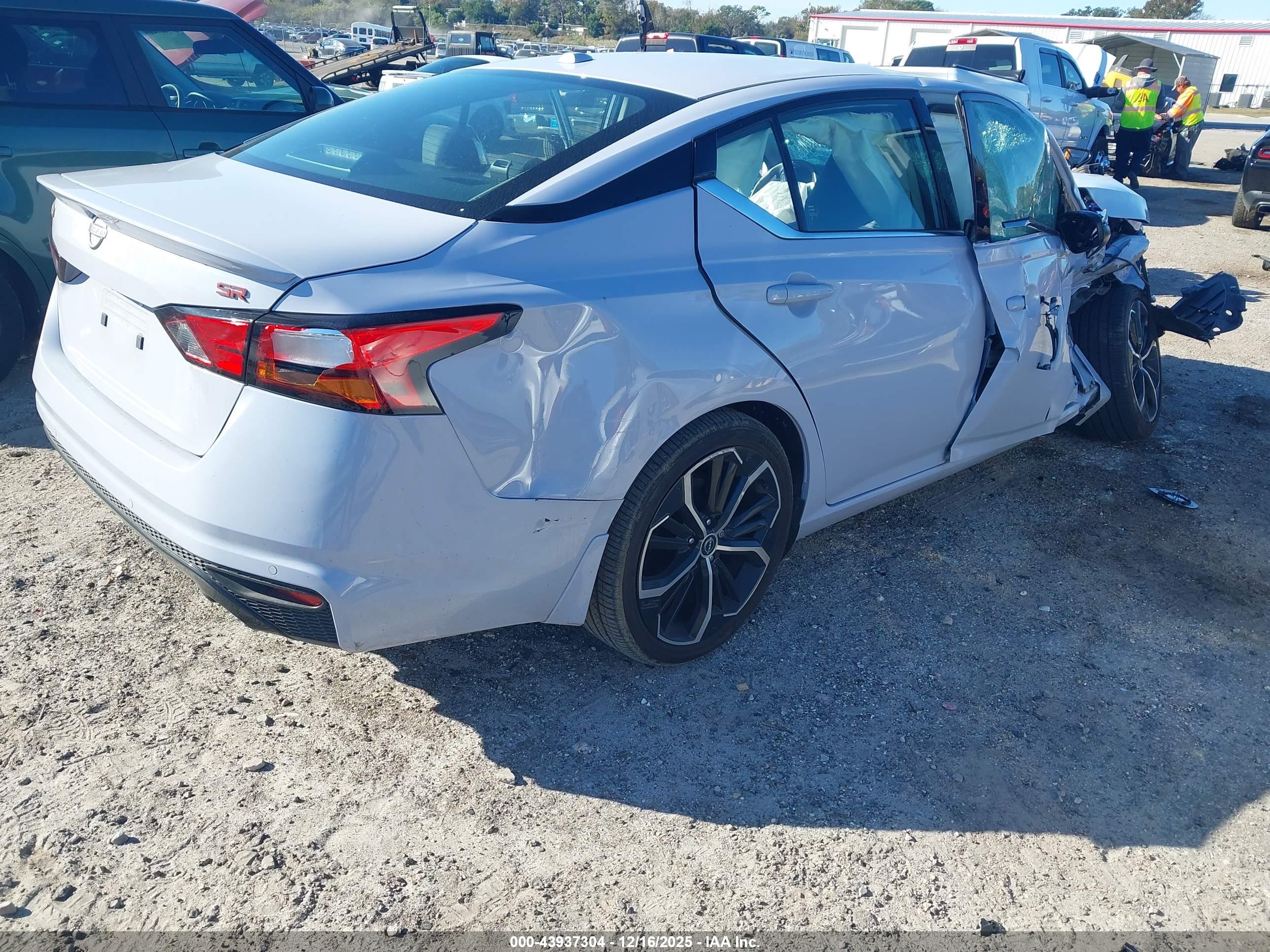 NISSAN ALTIMA image 4