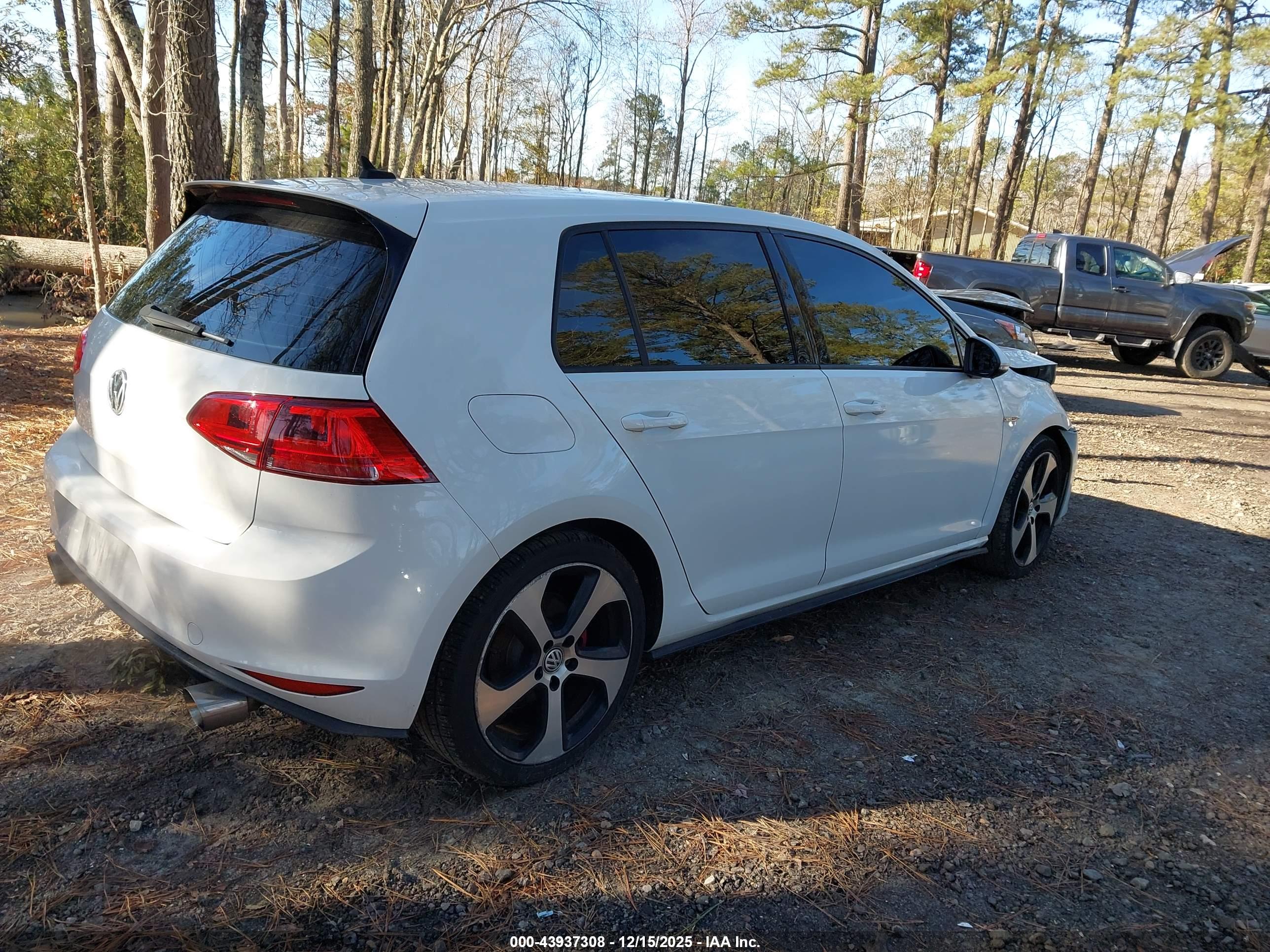 VOLKSWAGEN GOLF image 4