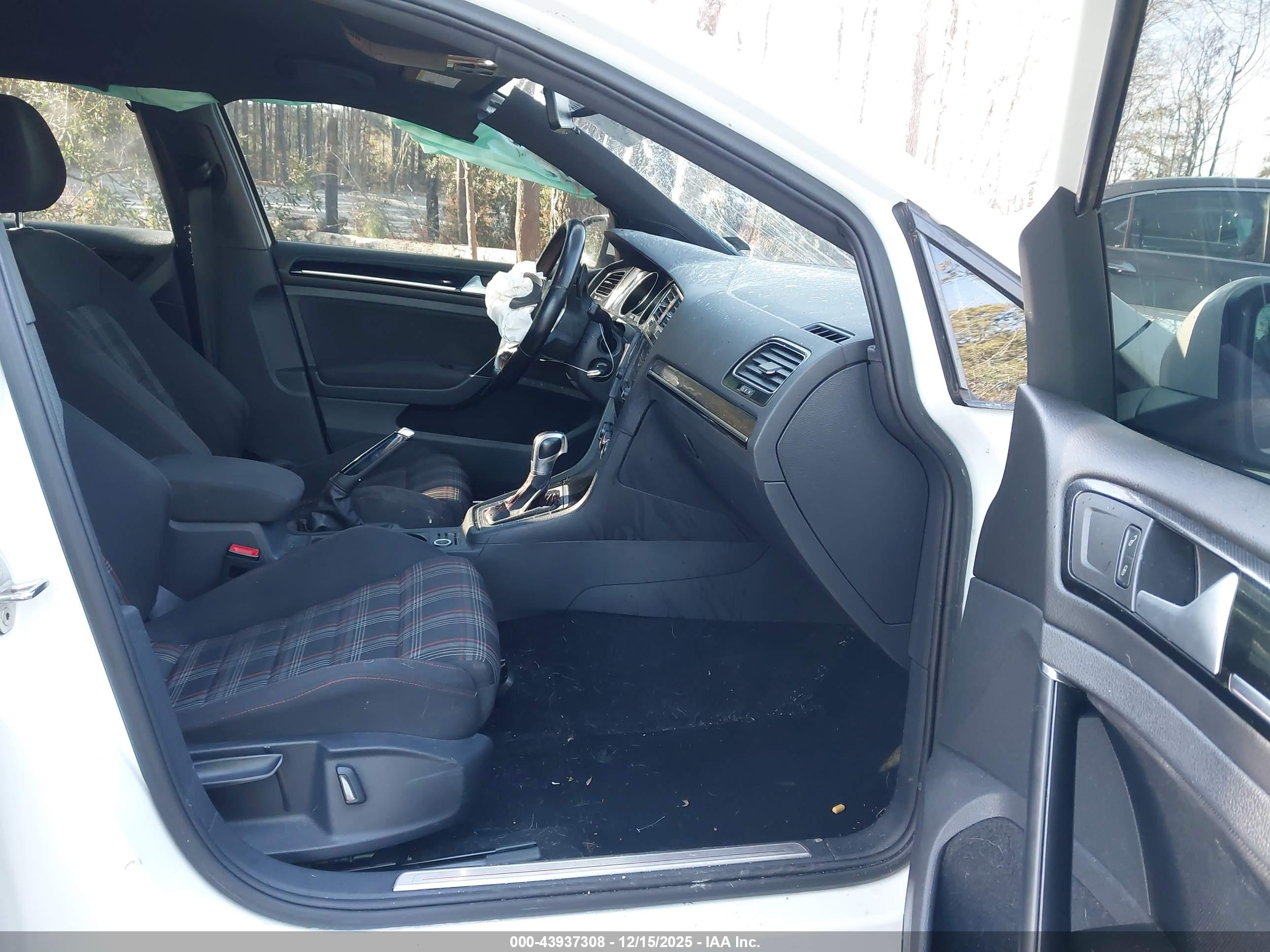 VOLKSWAGEN GOLF image 5