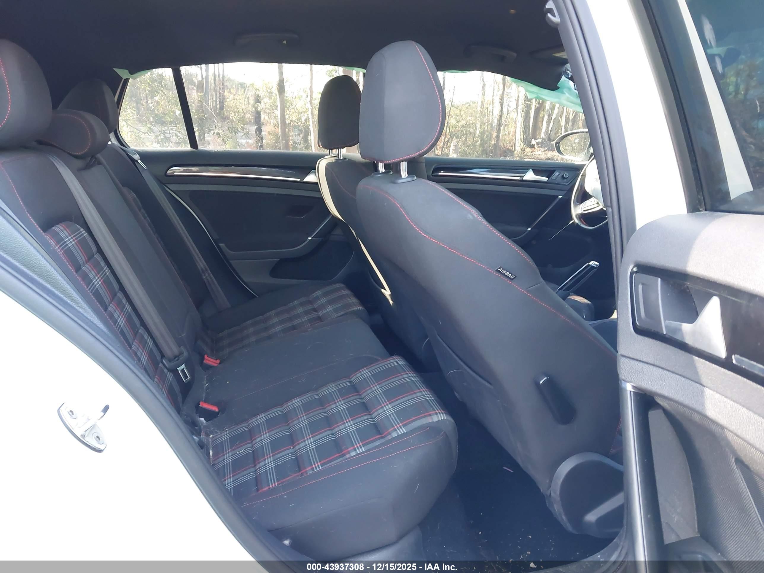 VOLKSWAGEN GOLF image 8