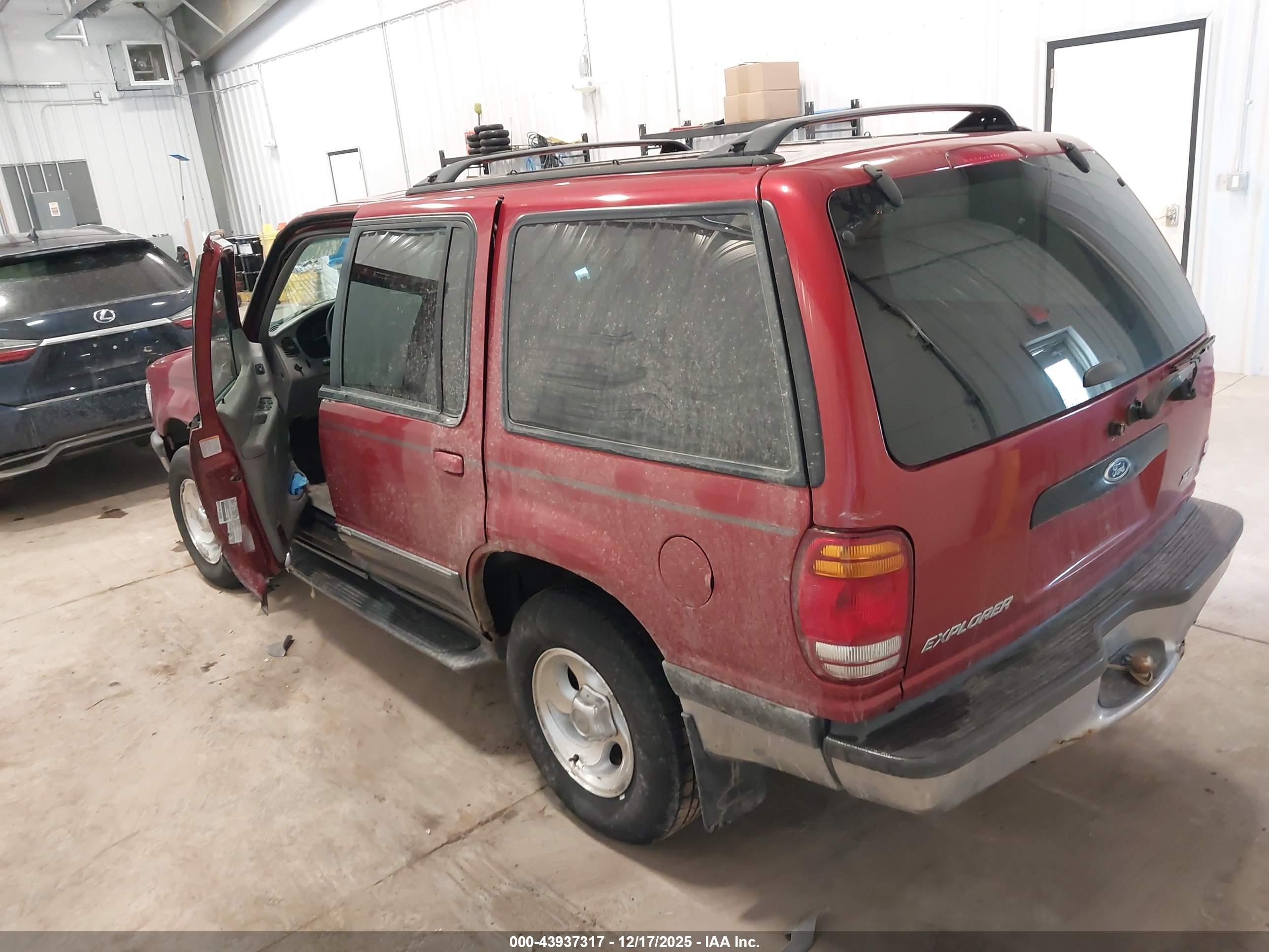 FORD EXPLORER image 3
