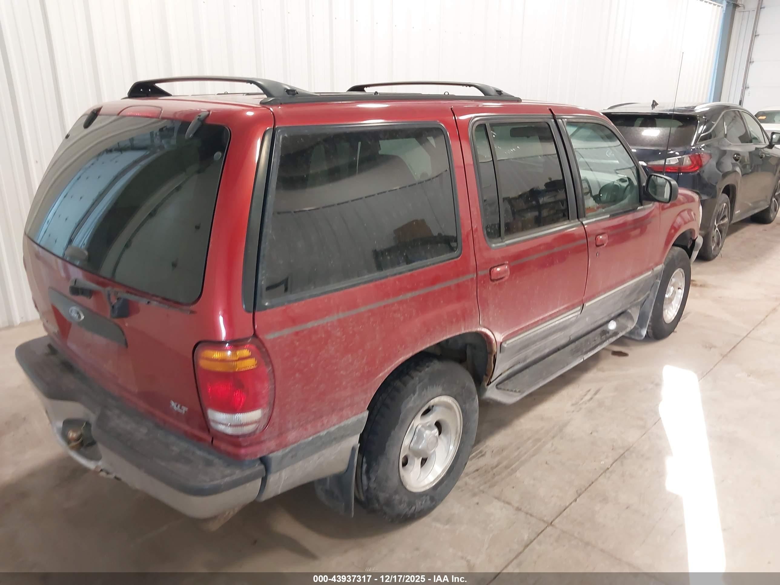 FORD EXPLORER image 4