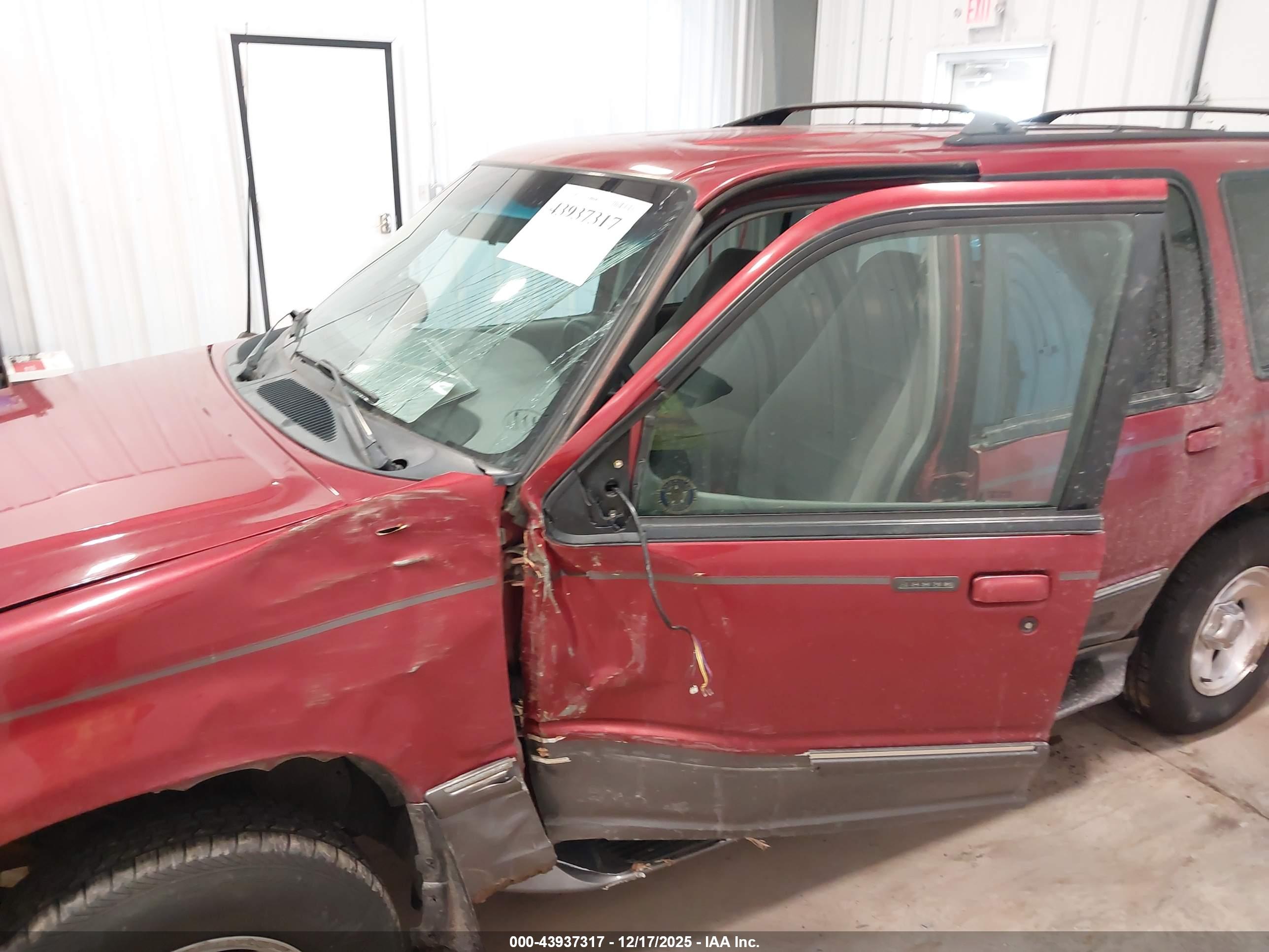 FORD EXPLORER image 6