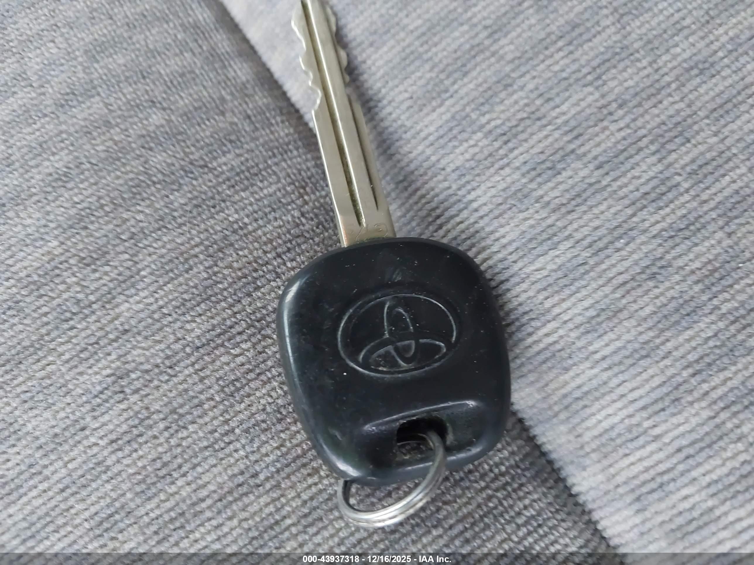 TOYOTA COROLLA image 11