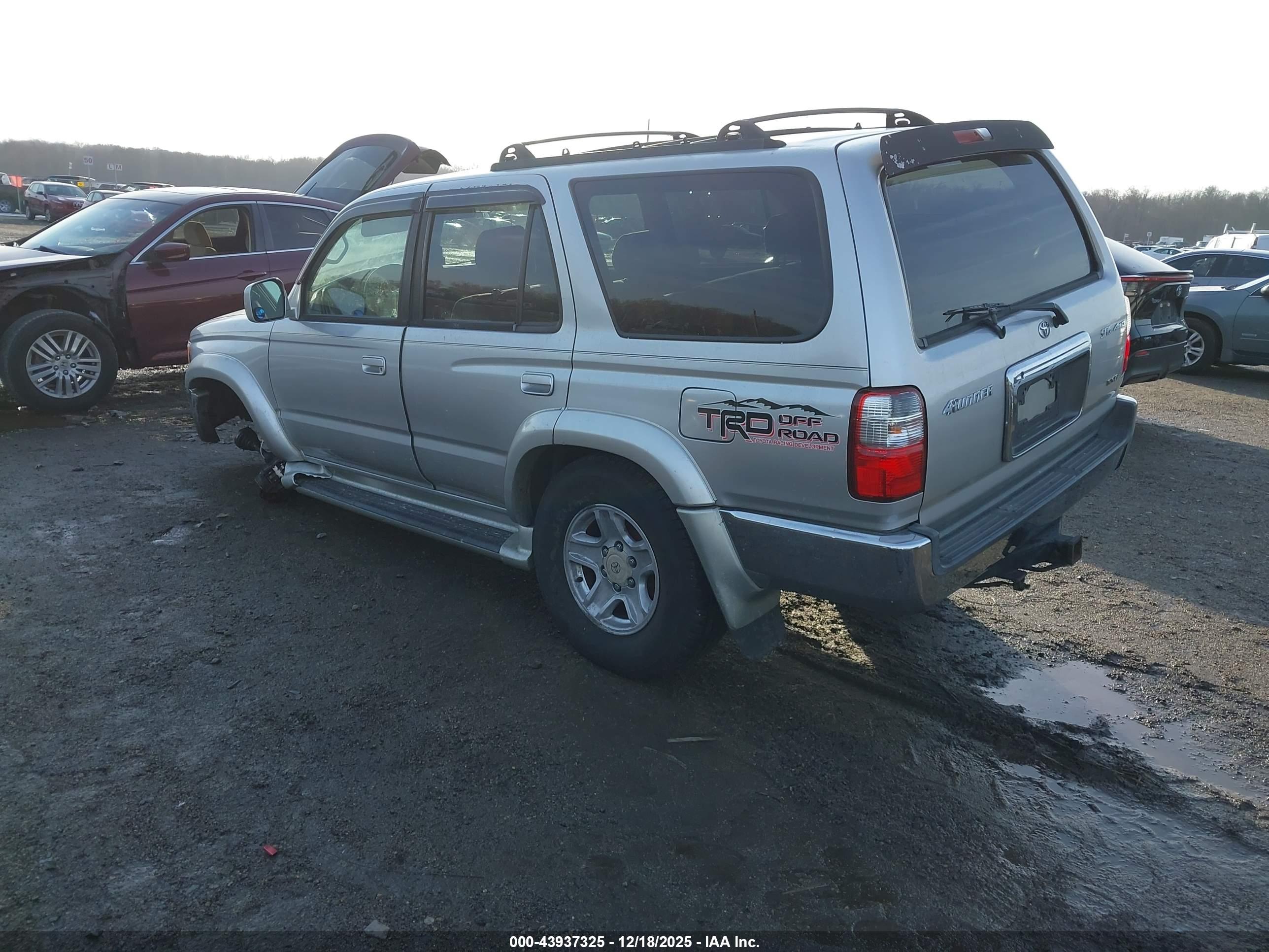 TOYOTA 4RUNNER image 3