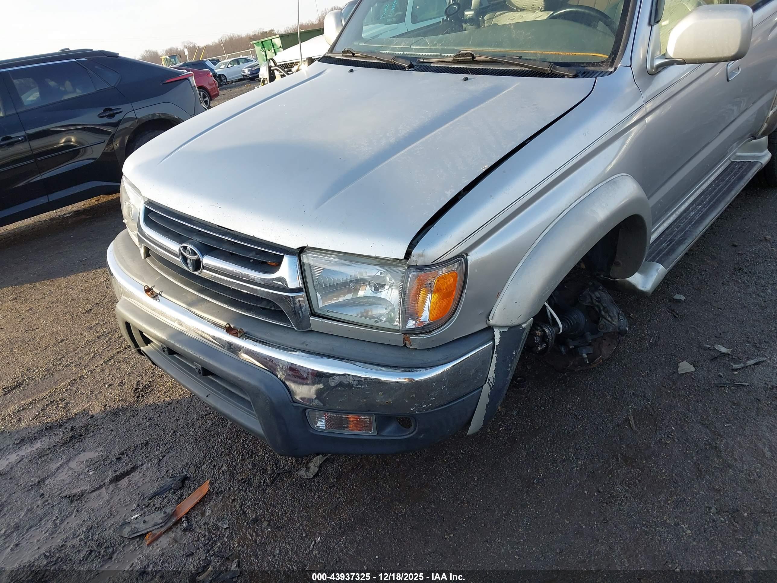 TOYOTA 4RUNNER image 6
