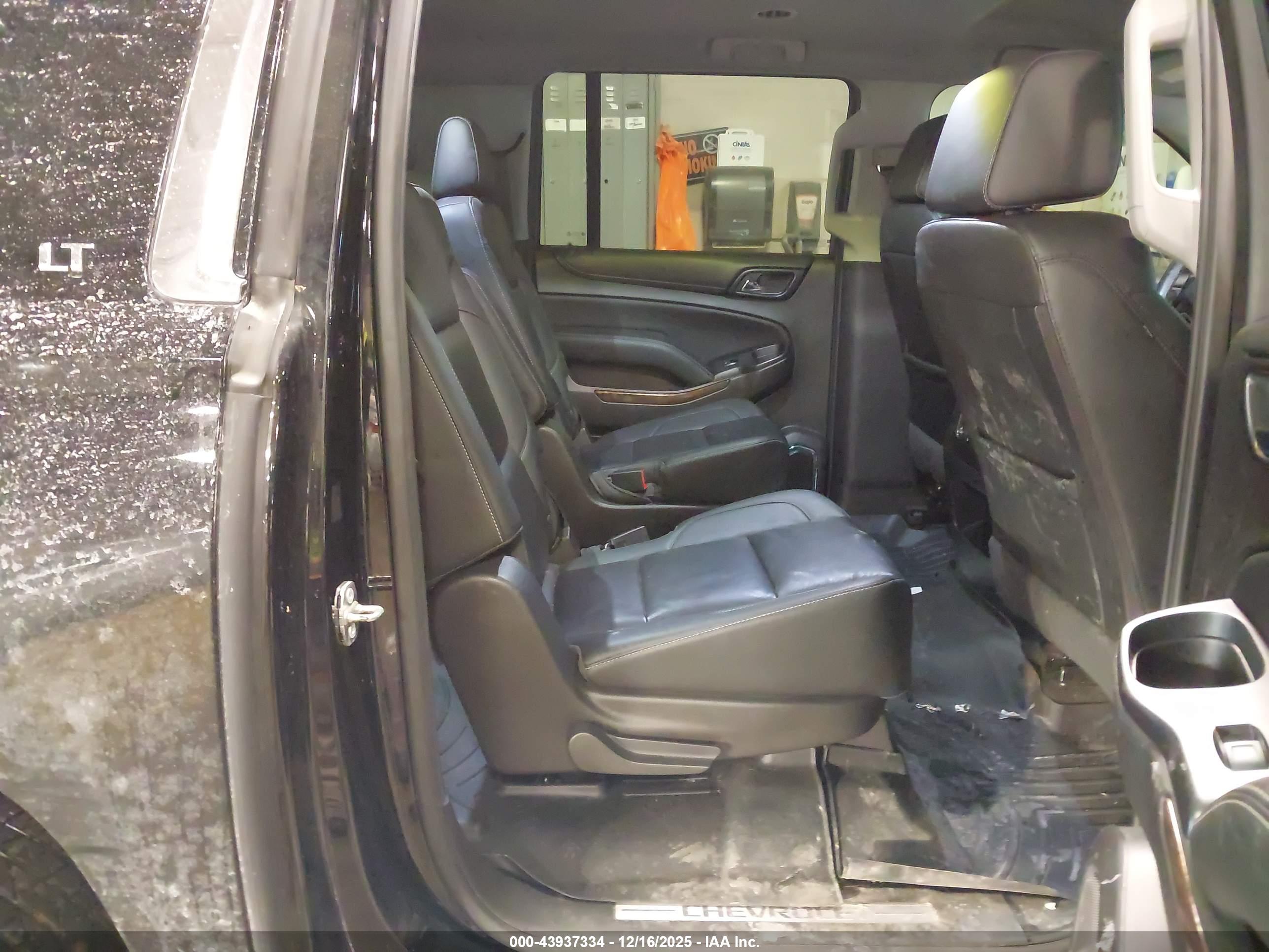 CHEVROLET SUBURBAN image 8