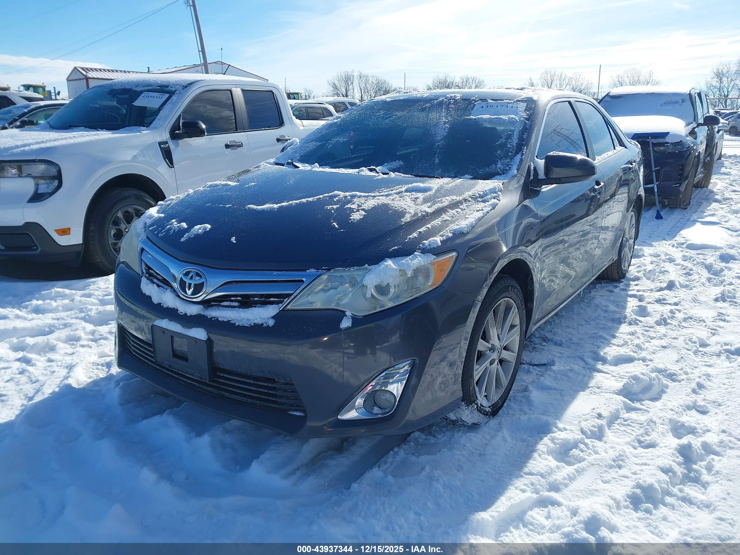 TOYOTA CAMRY image 2