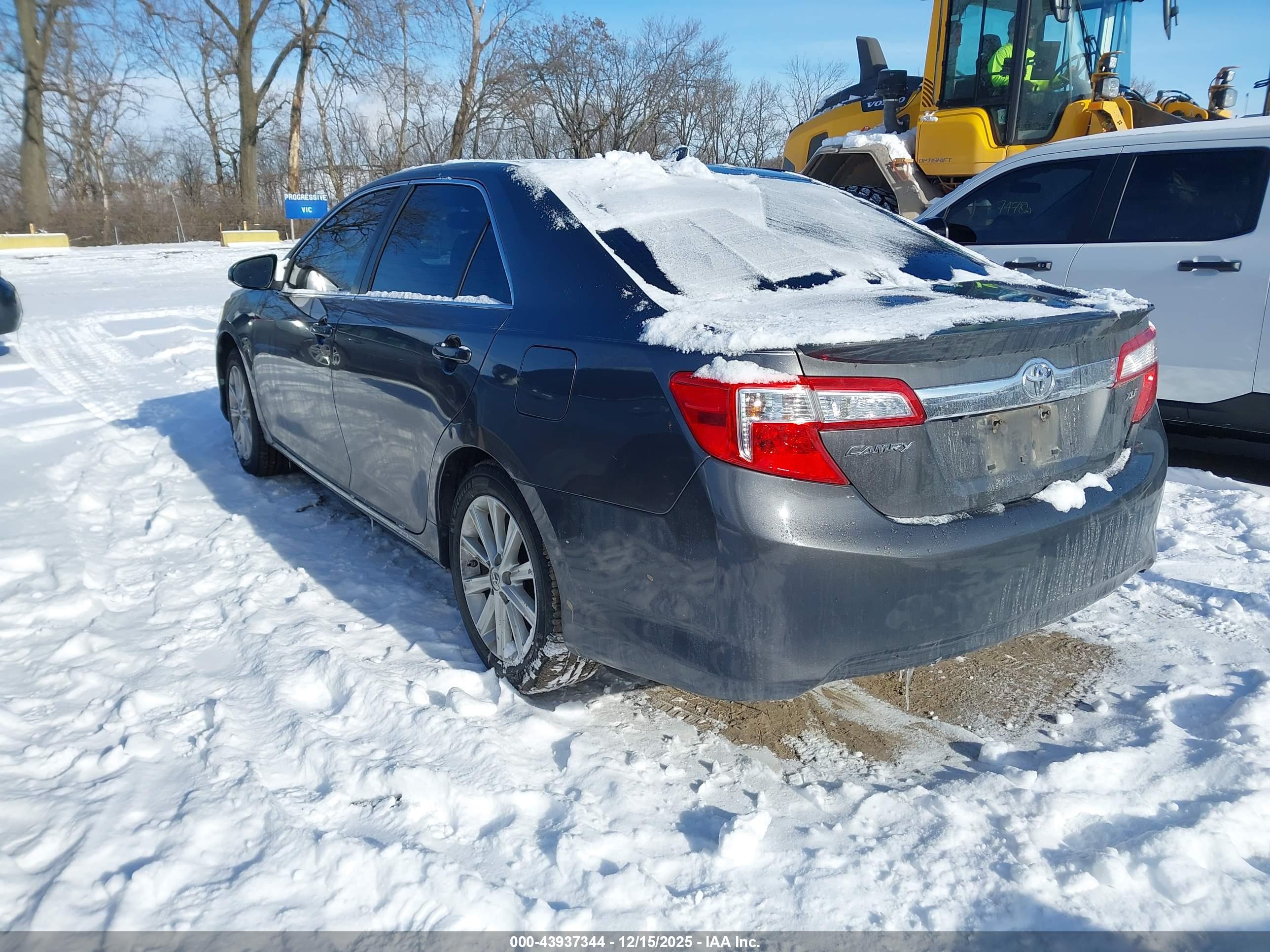 TOYOTA CAMRY image 3