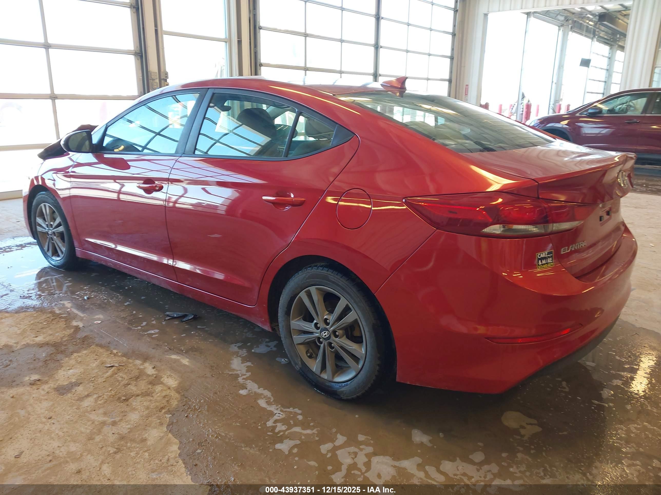 HYUNDAI ELANTRA image 3