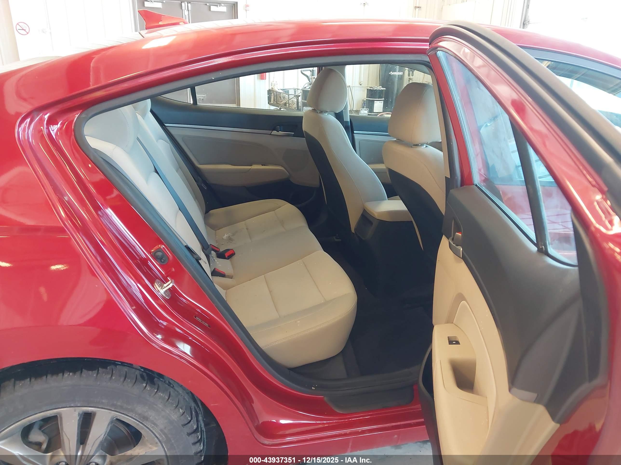 HYUNDAI ELANTRA image 8