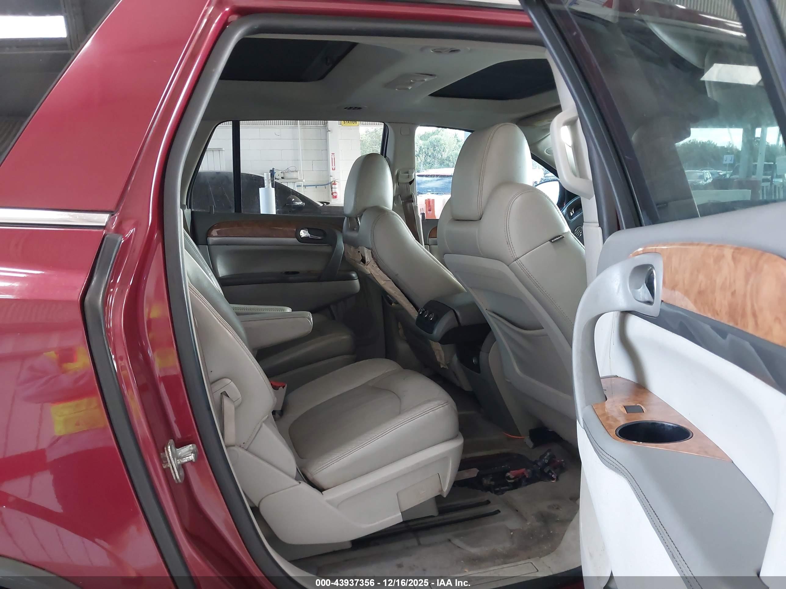 BUICK ENCLAVE image 8