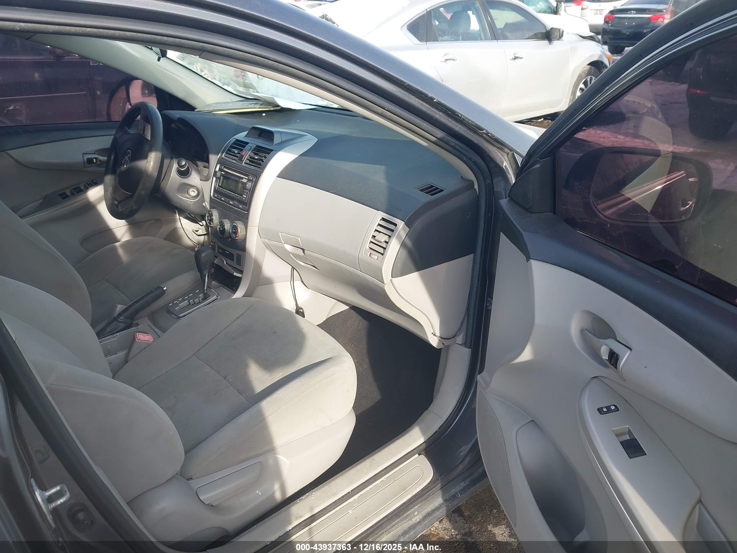 TOYOTA COROLLA image 5