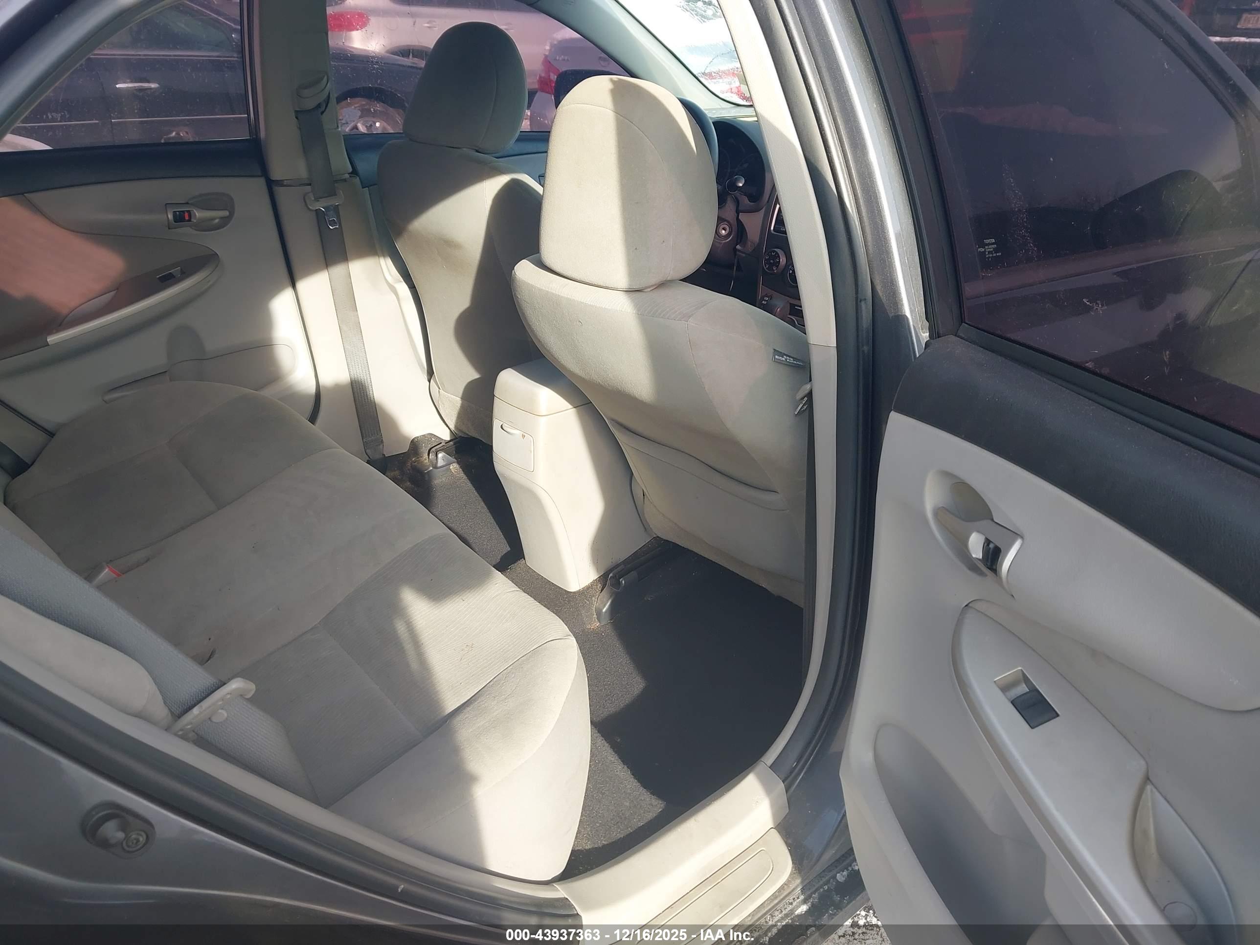 TOYOTA COROLLA image 8