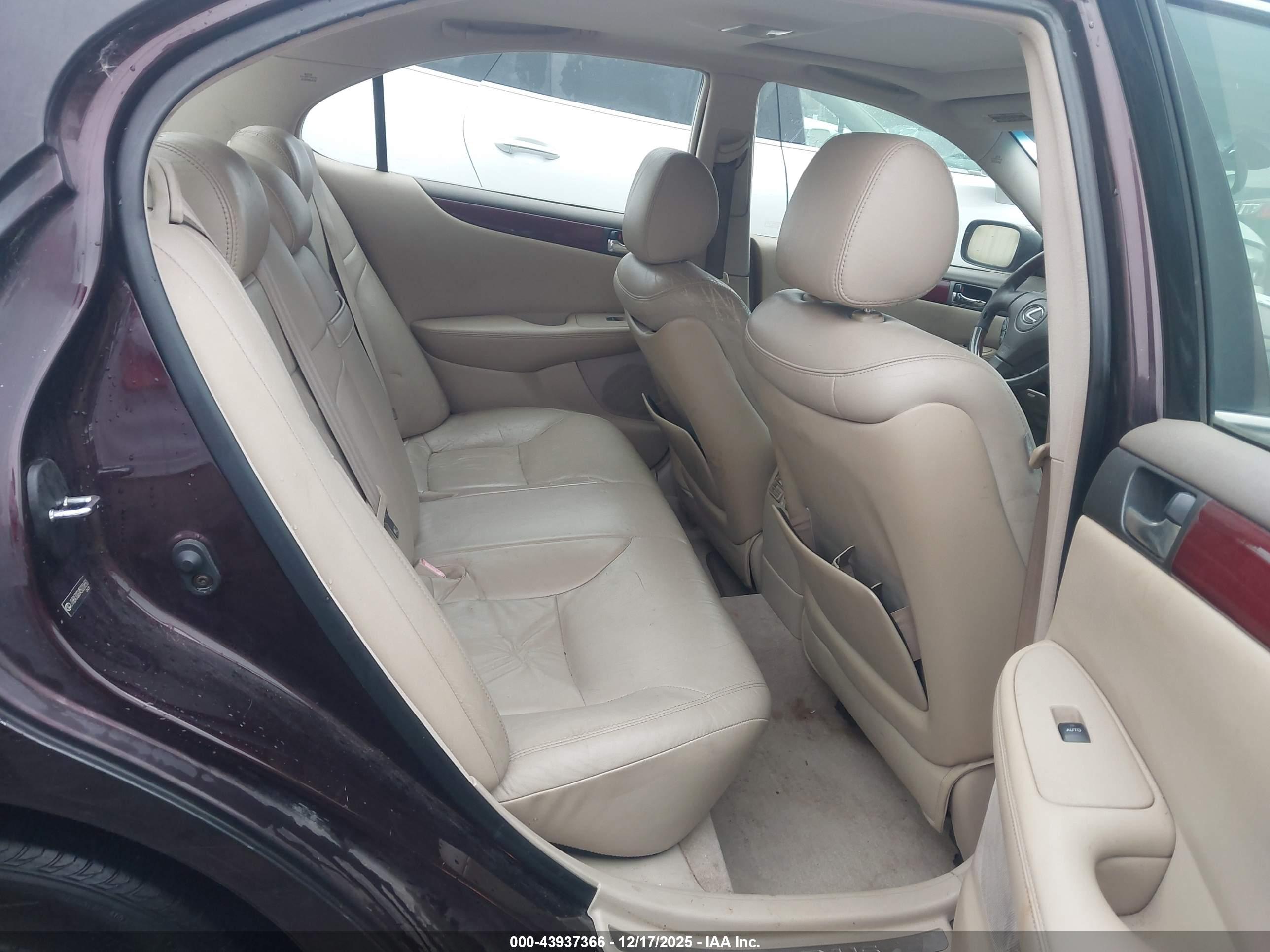 LEXUS ES image 5