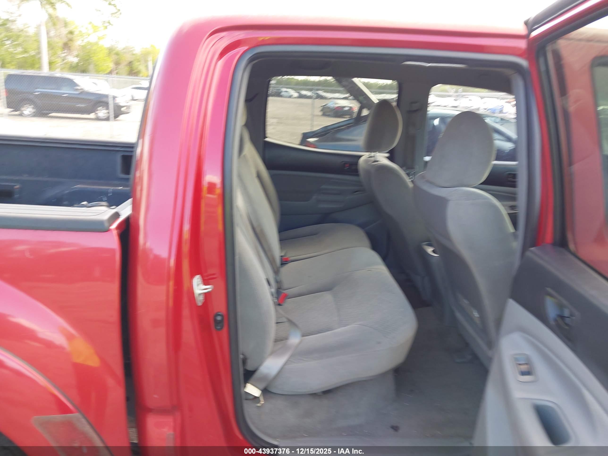 TOYOTA TACOMA image 8