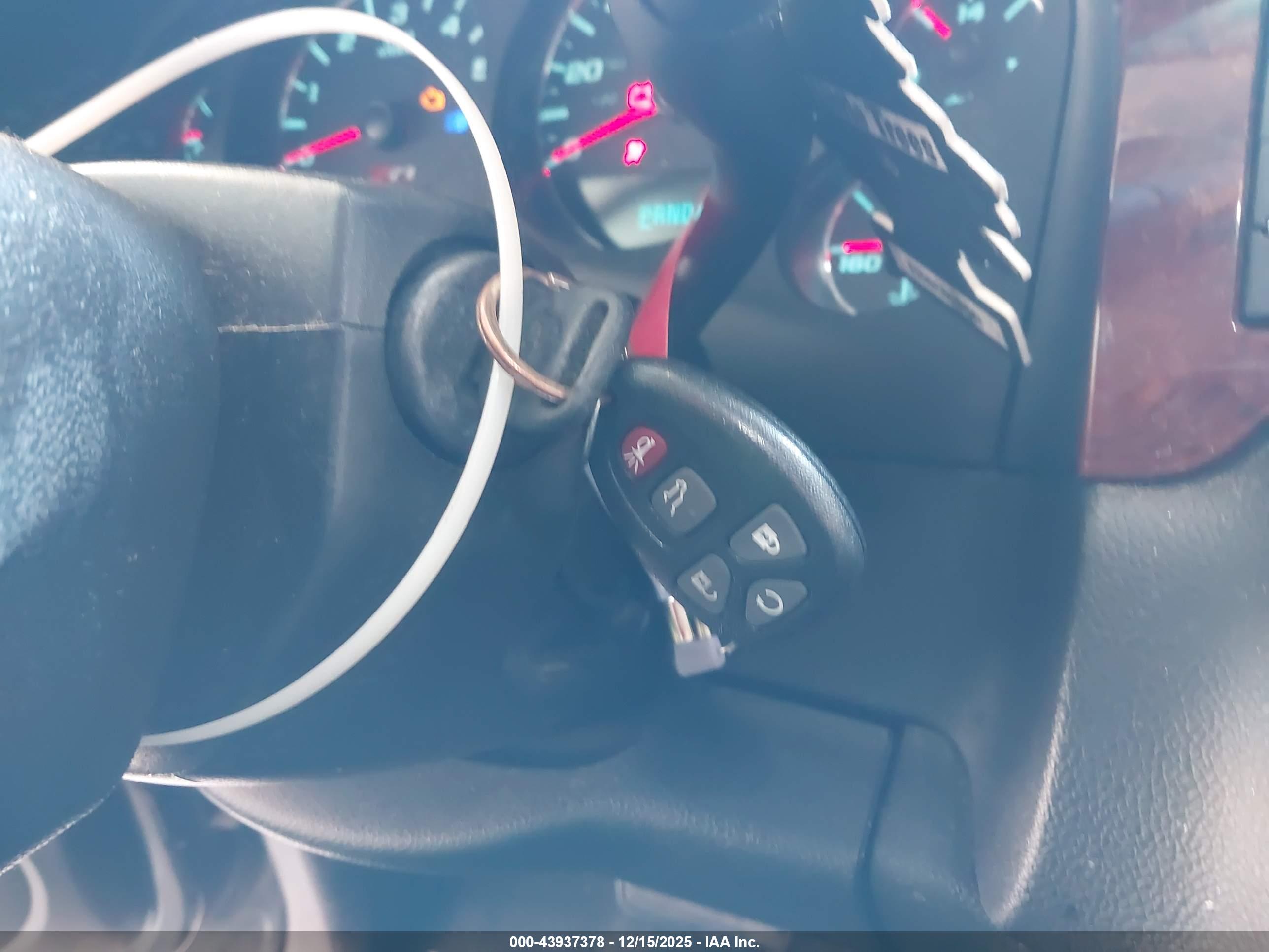 CHEVROLET SUBURBAN image 11