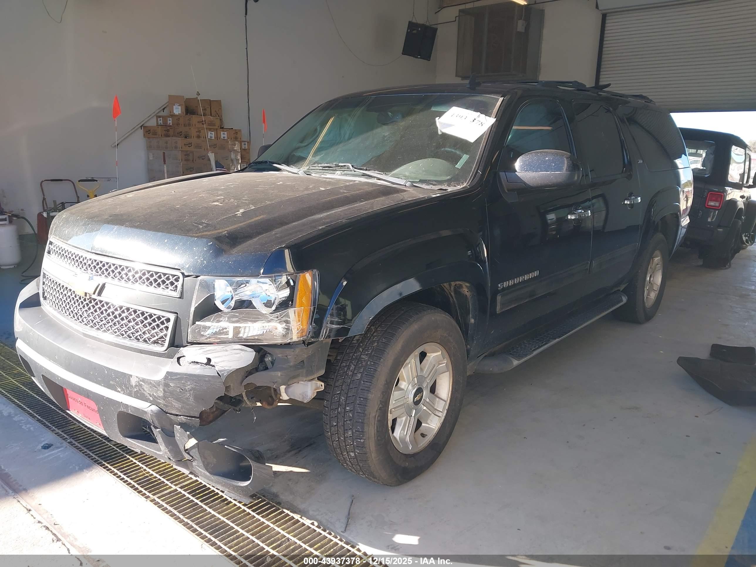 CHEVROLET SUBURBAN image 2