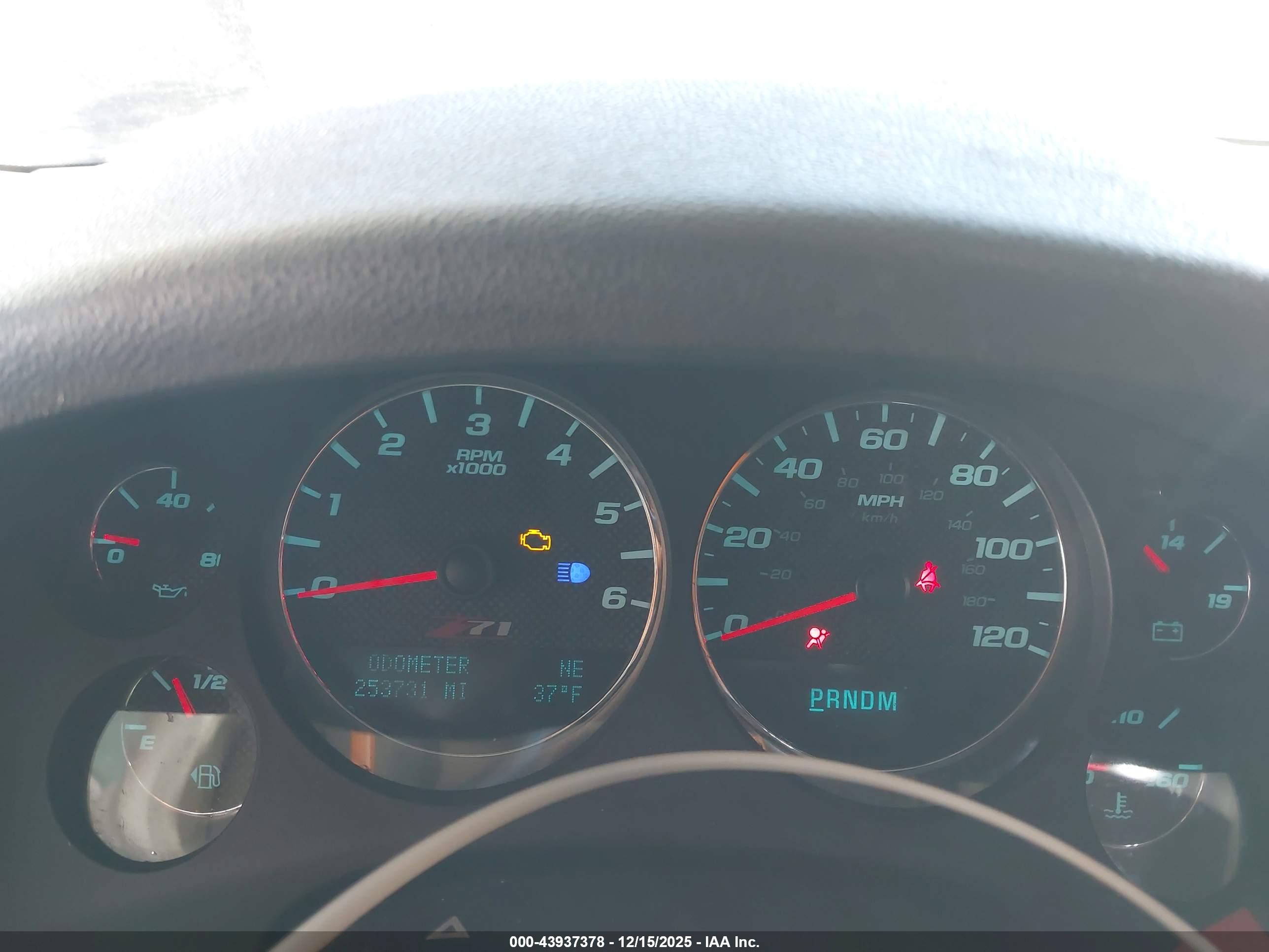CHEVROLET SUBURBAN image 7