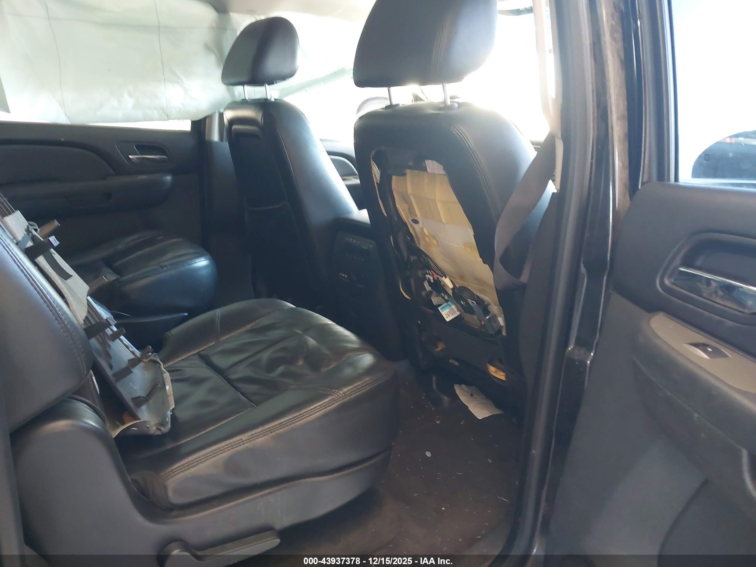 CHEVROLET SUBURBAN image 8
