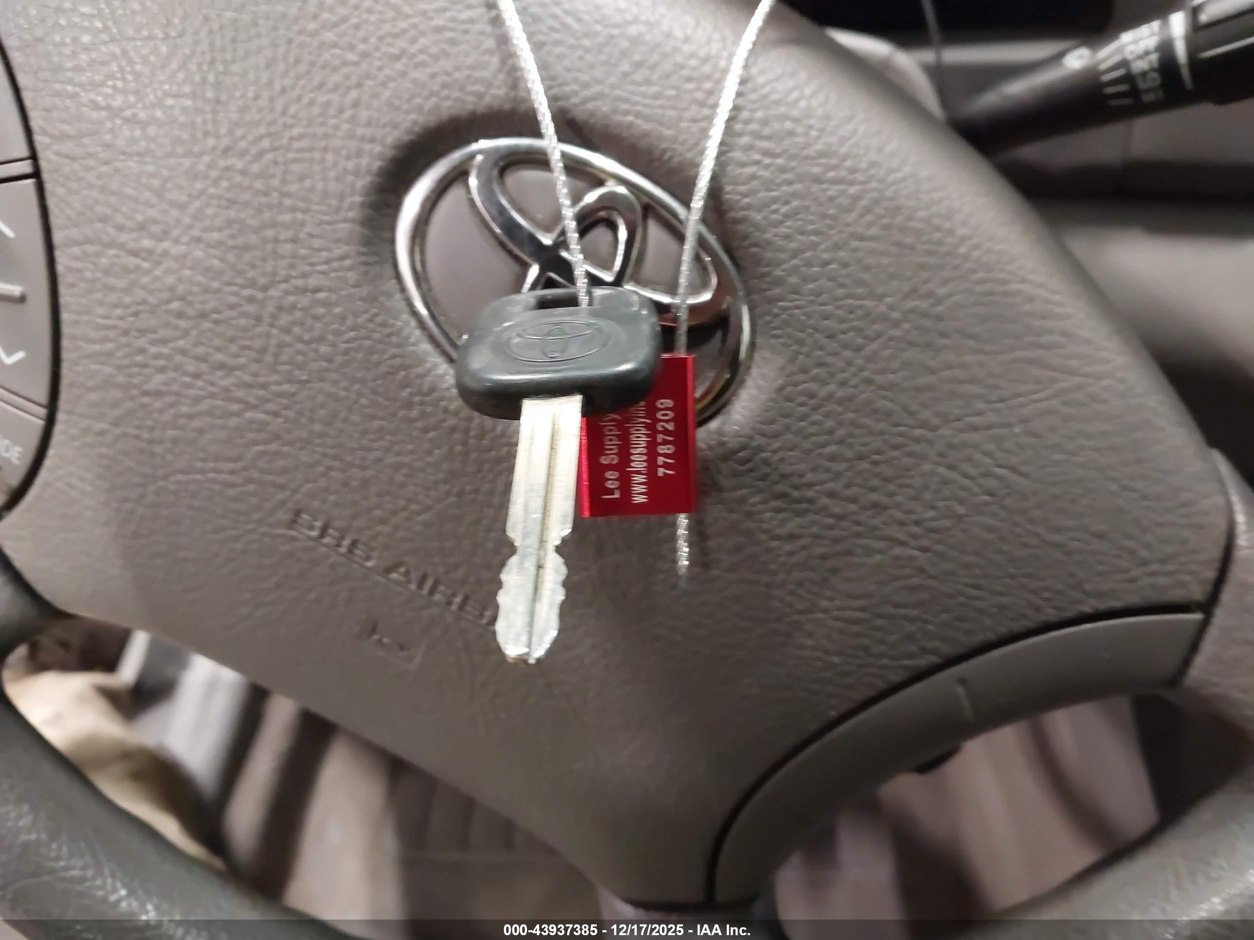 TOYOTA CAMRY image 11