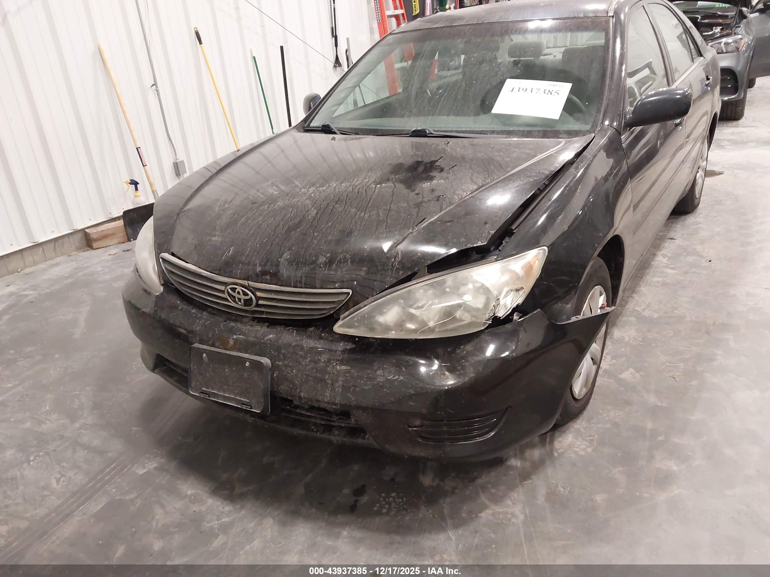 TOYOTA CAMRY image 6
