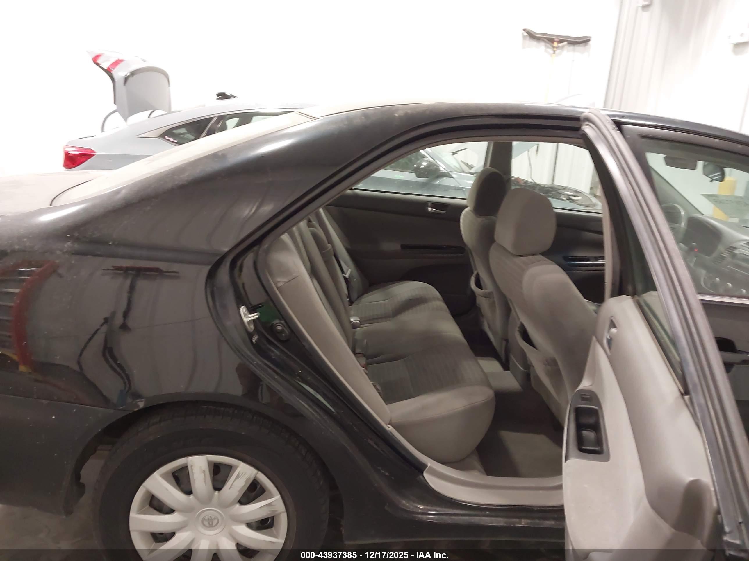 TOYOTA CAMRY image 8