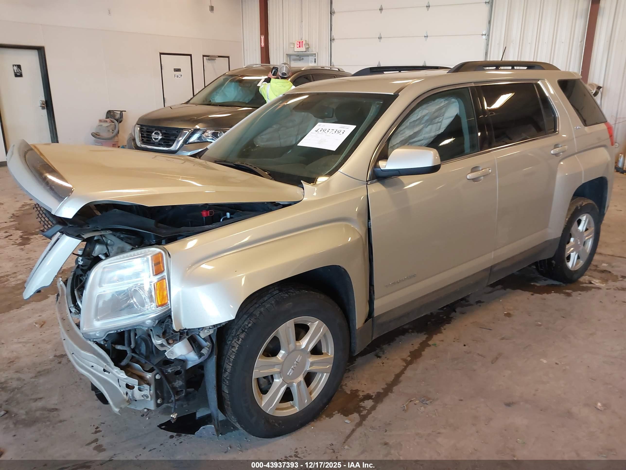 GMC TERRAIN image 2