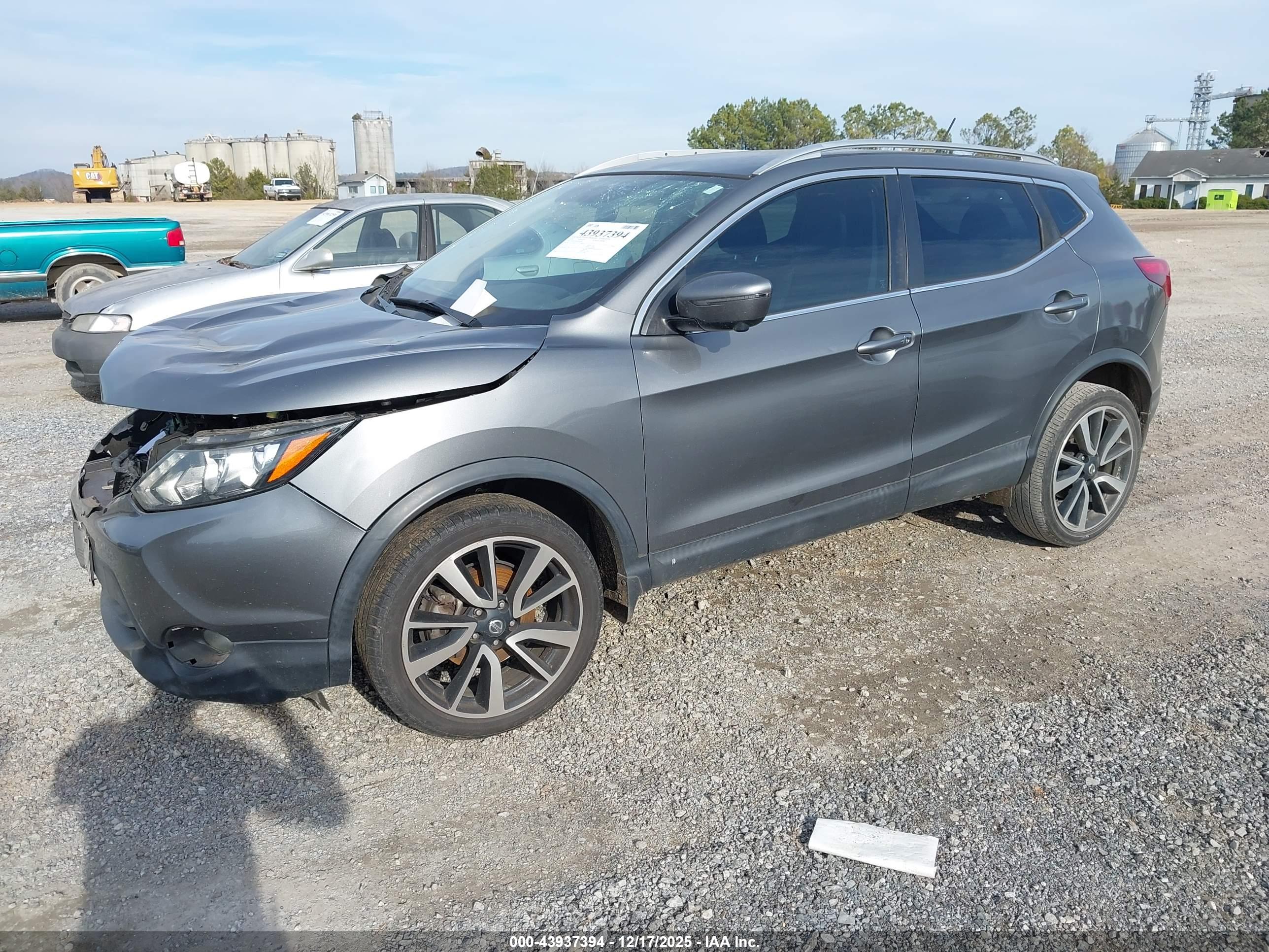NISSAN ROGUE image 2