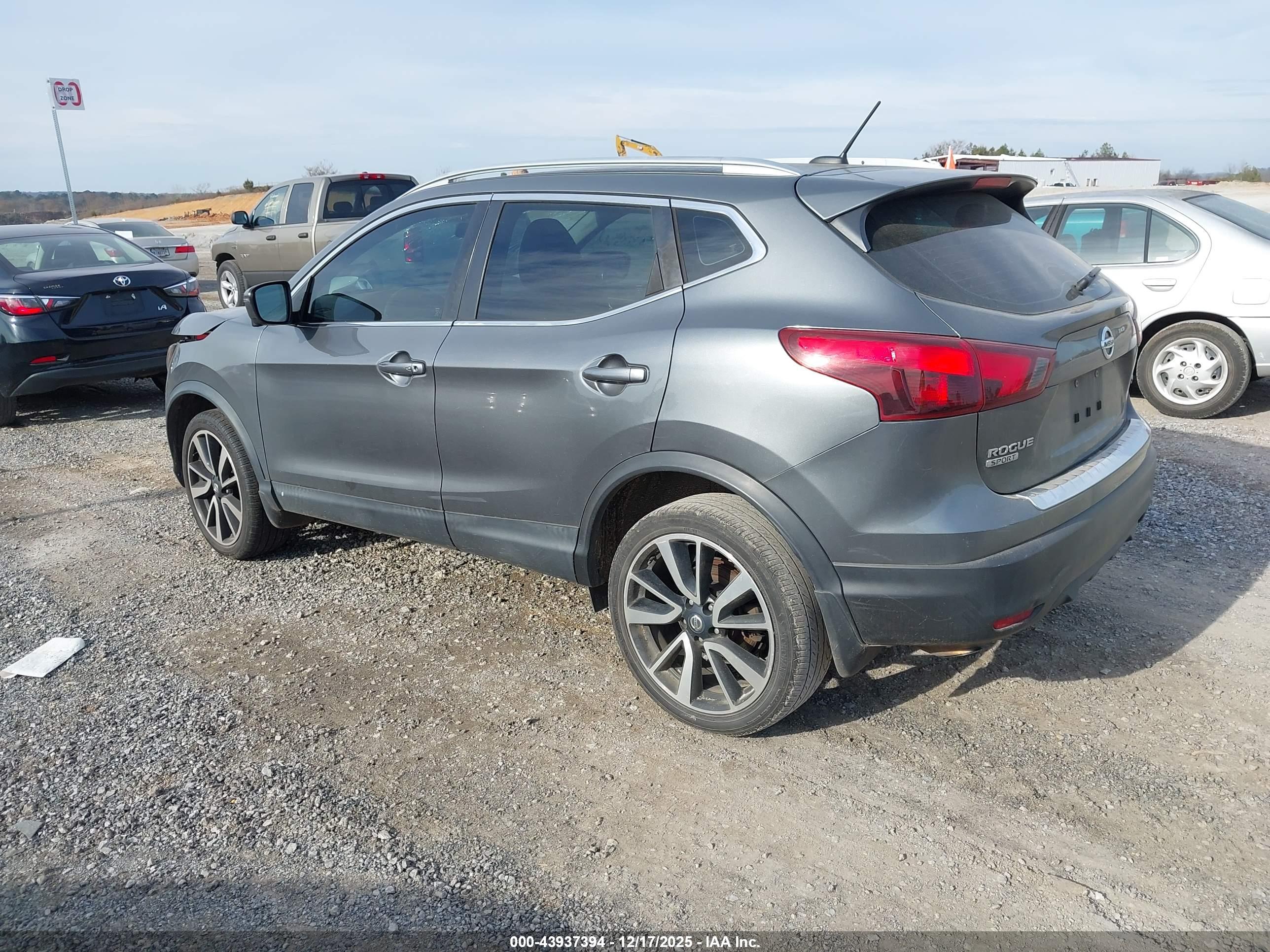 NISSAN ROGUE image 3
