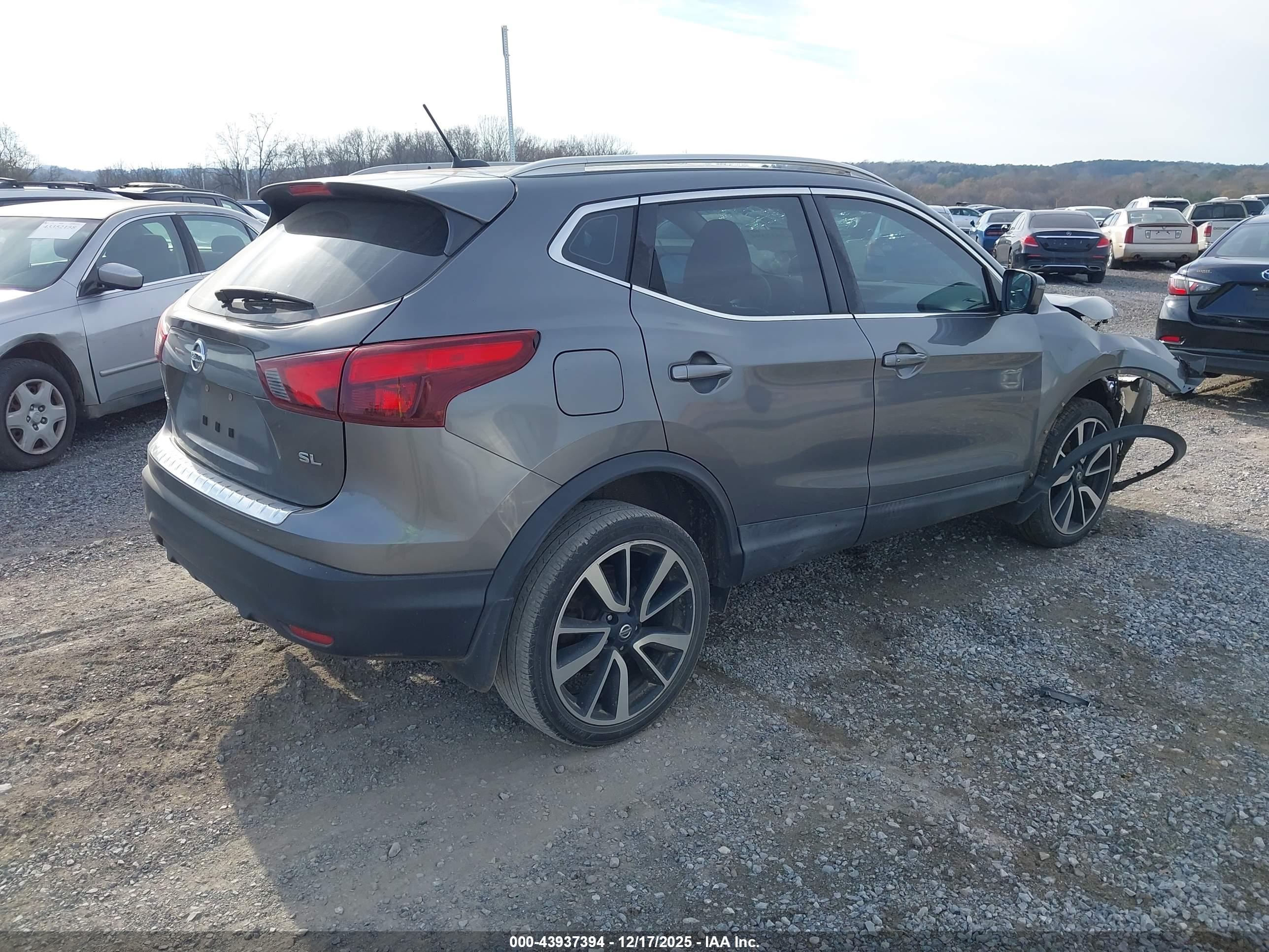 NISSAN ROGUE image 4