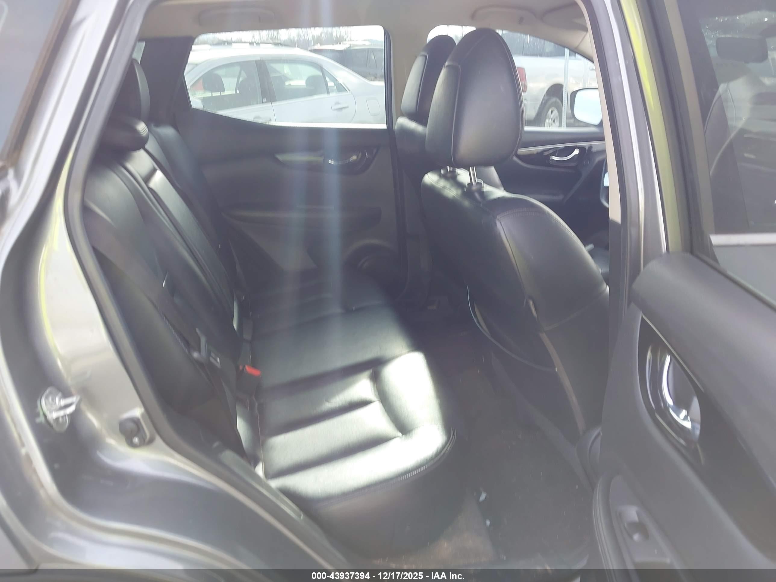 NISSAN ROGUE image 8