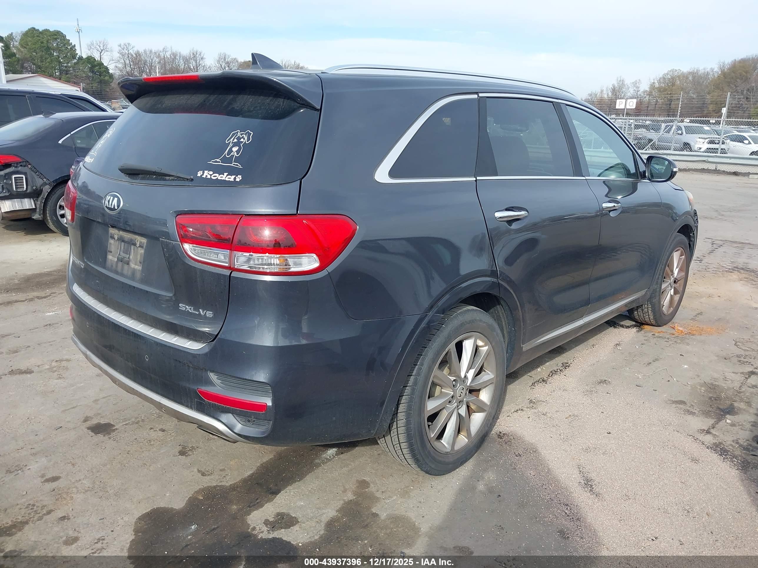KIA SORENTO image 4
