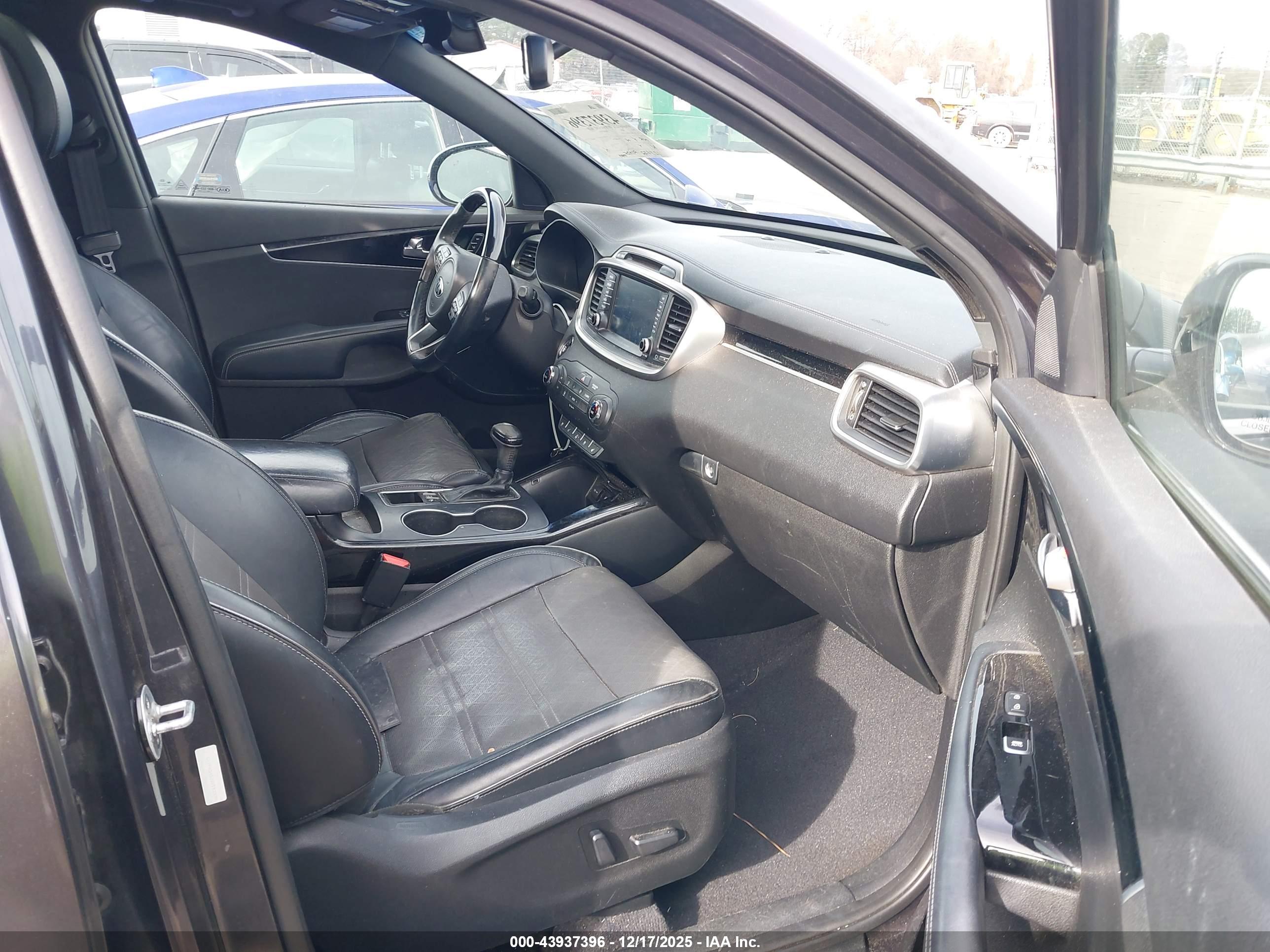 KIA SORENTO image 5