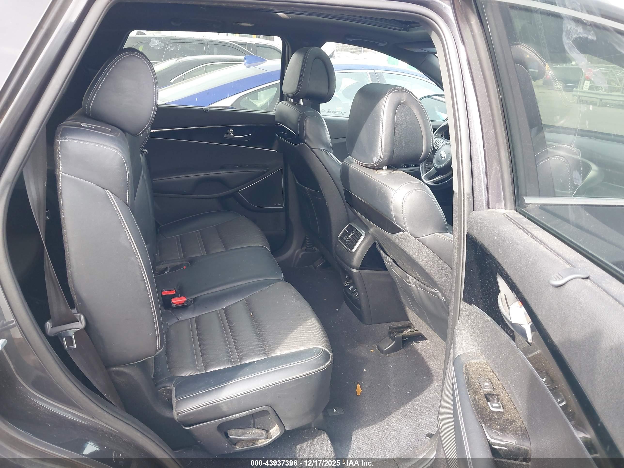 KIA SORENTO image 8