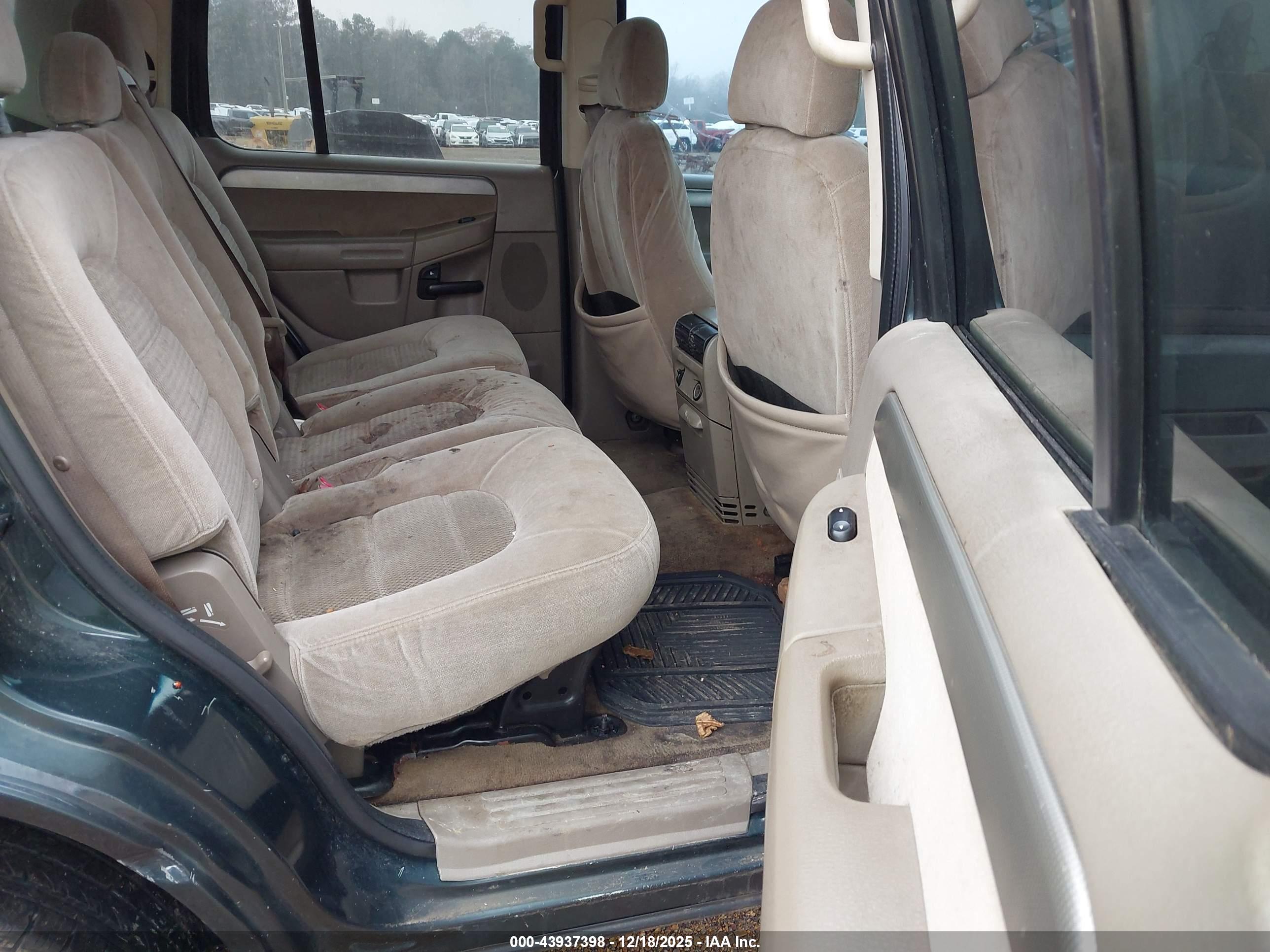 FORD EXPLORER image 8