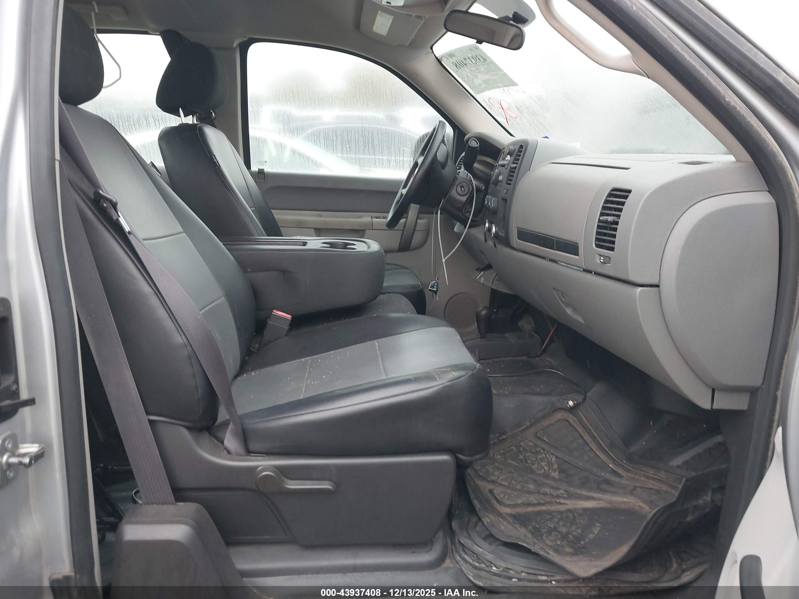 CHEVROLET SILVERADO image 5